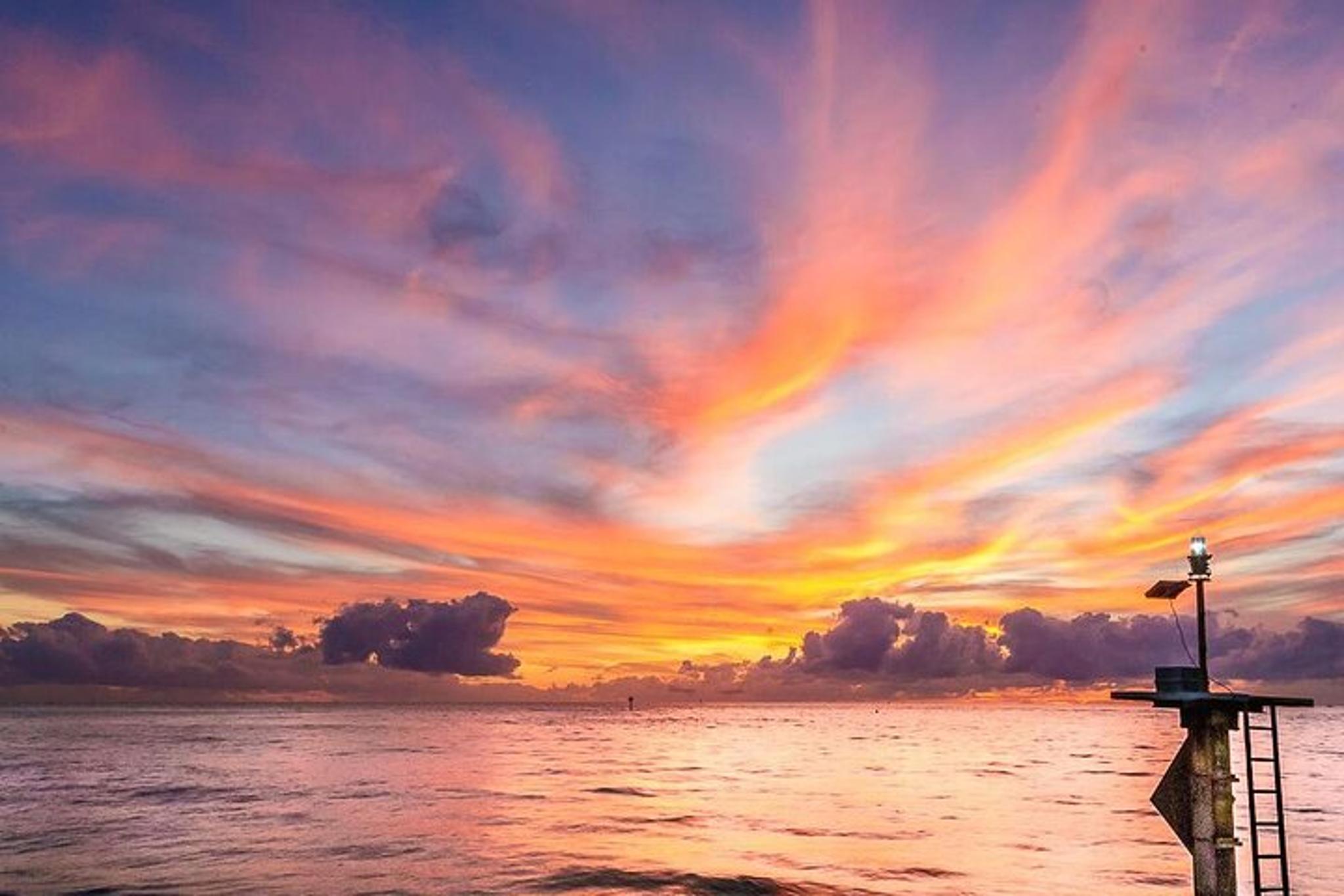 Johns Pass Sunset Cruise with Free Beer and Wine - Image 4