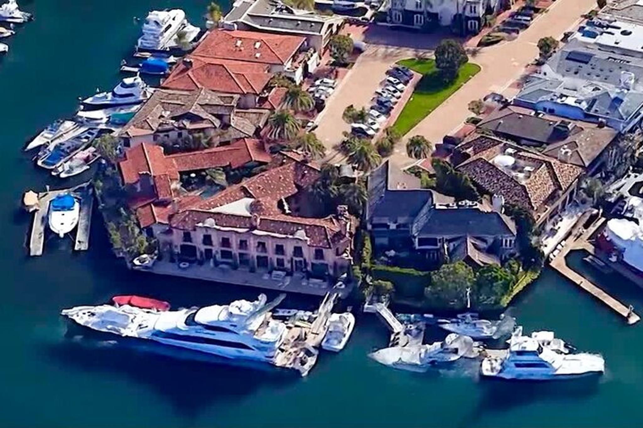 Newport Harbor Boat Tour - Image 3