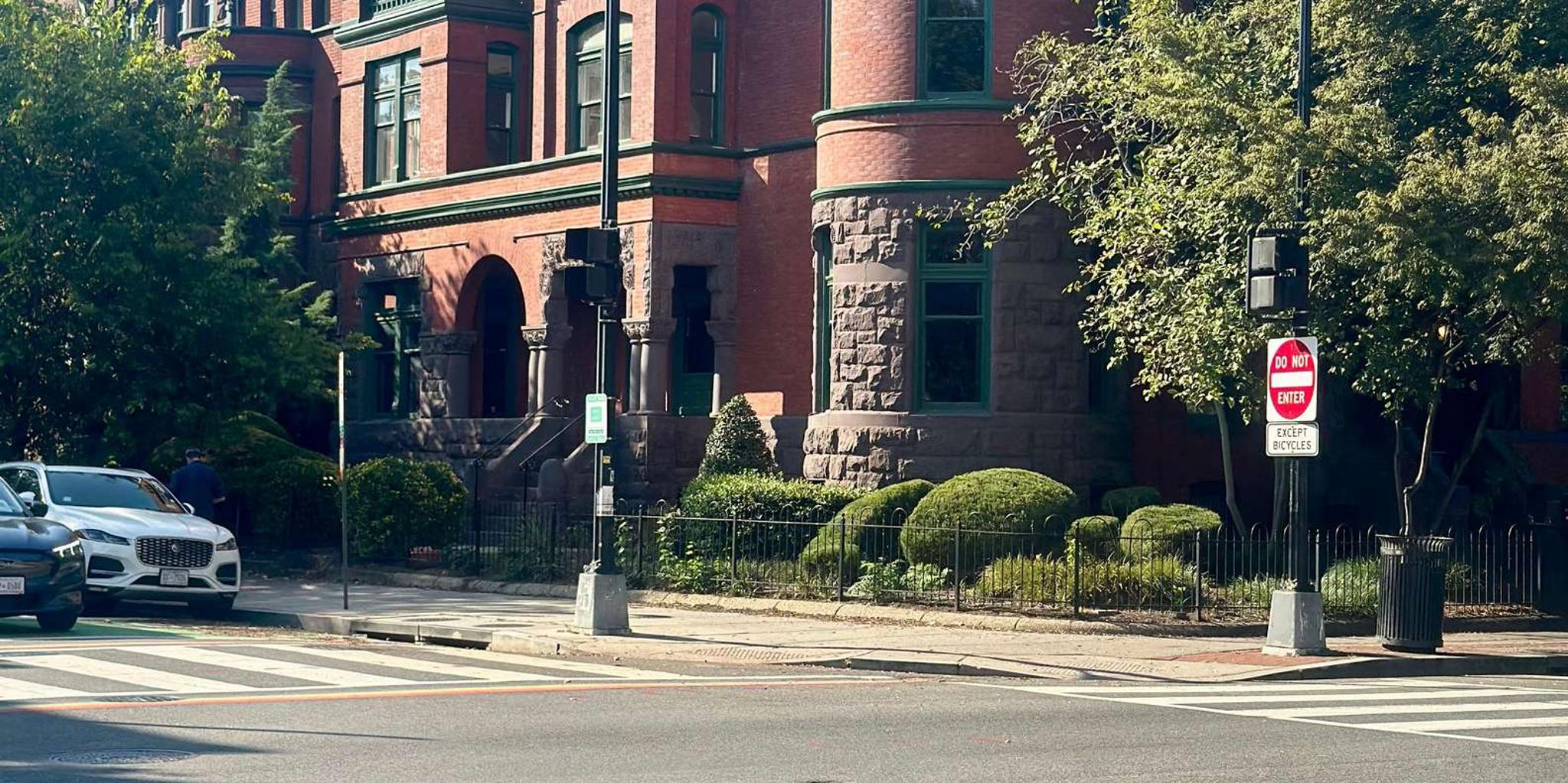 Washington DC Food Tour in Local Neighborhoods - Image 6