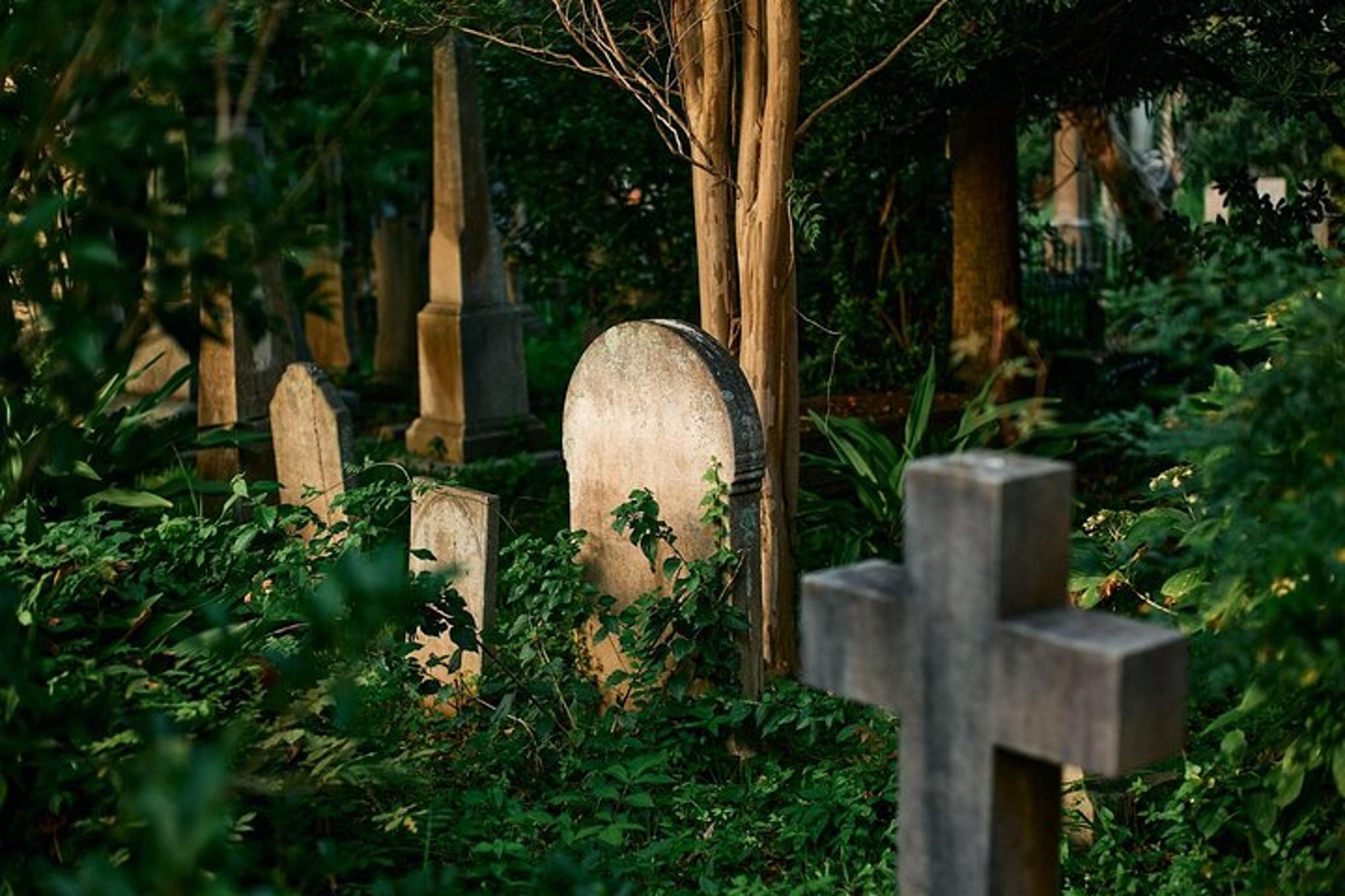 Charleston Ghost Walking Tour with Graveyard Access - Image 5