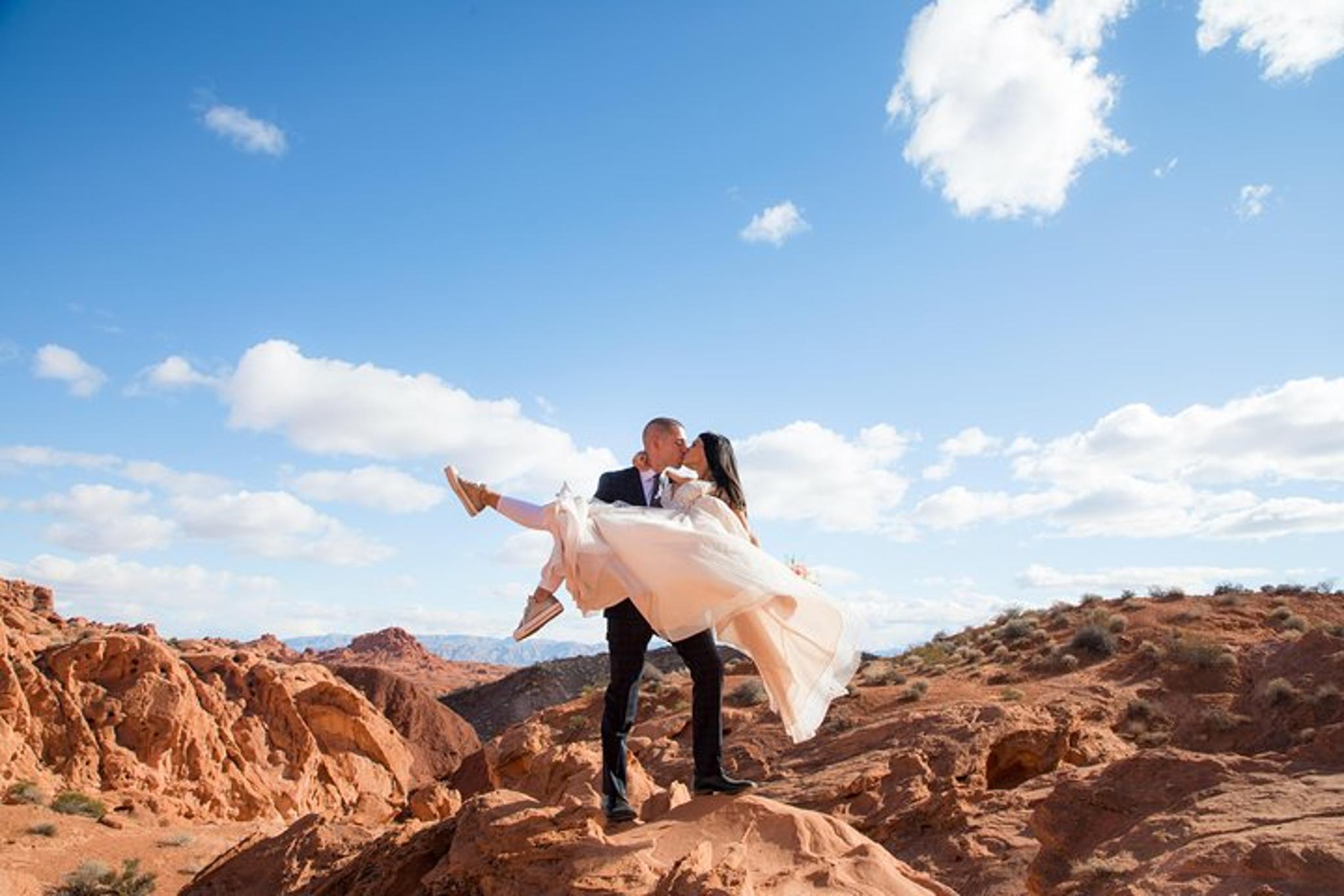 Las Vegas Valley of Fire Wedding by Limousine - Image 2