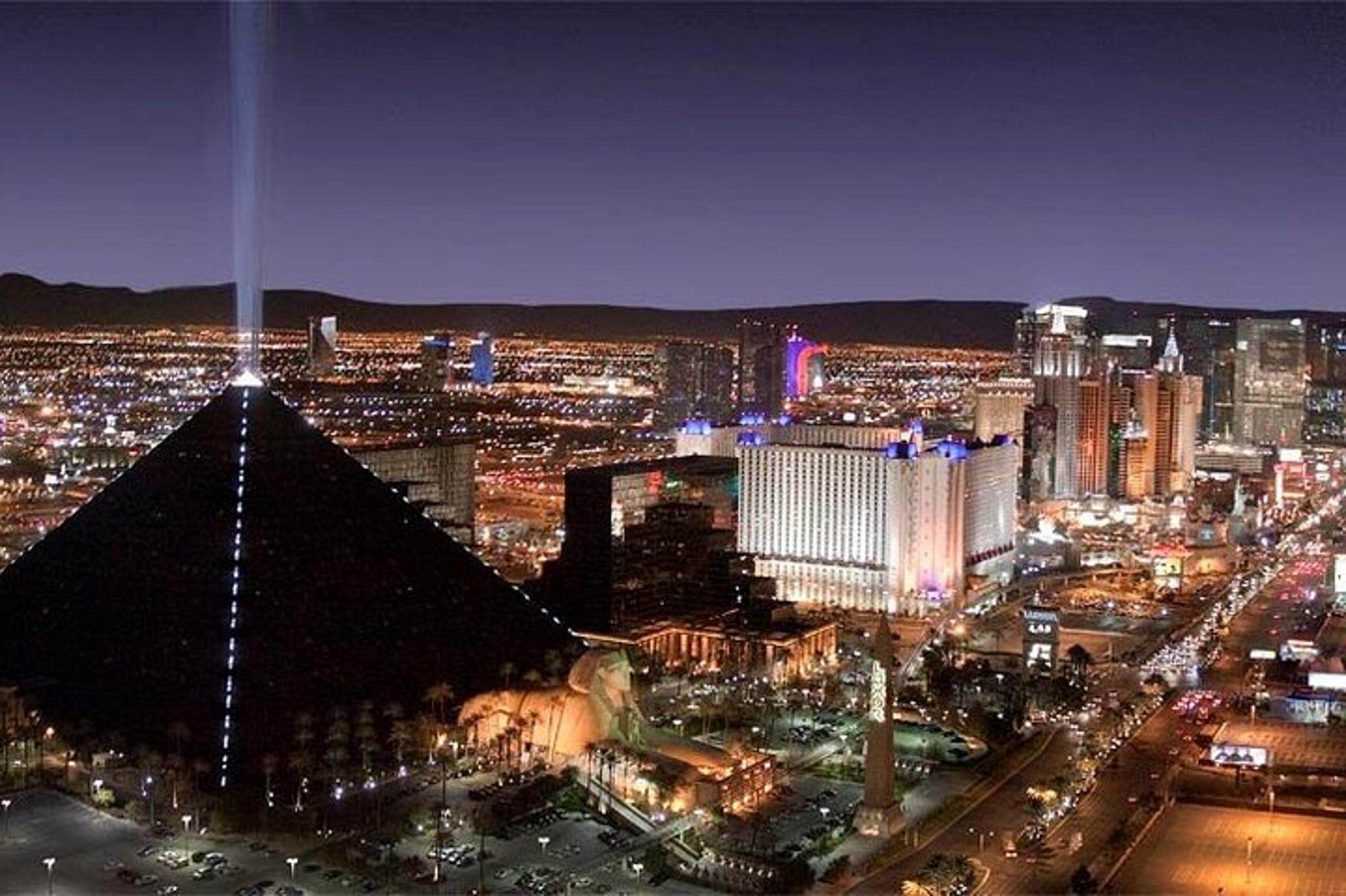 Las Vegas Night View Helicopter Tour 45 Min - Image 6