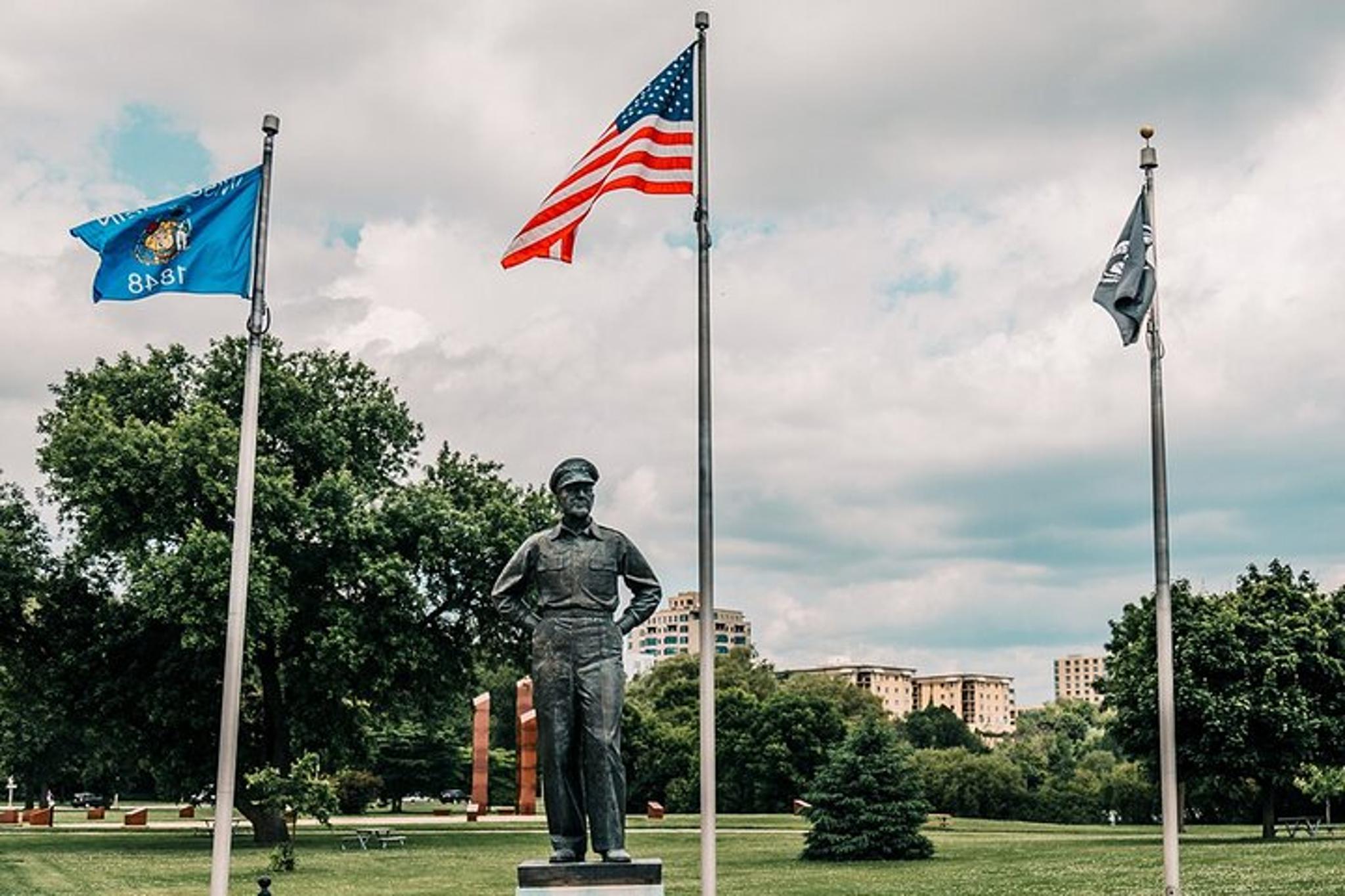 Milwaukee Walking Tour with Art Museum - Image 4