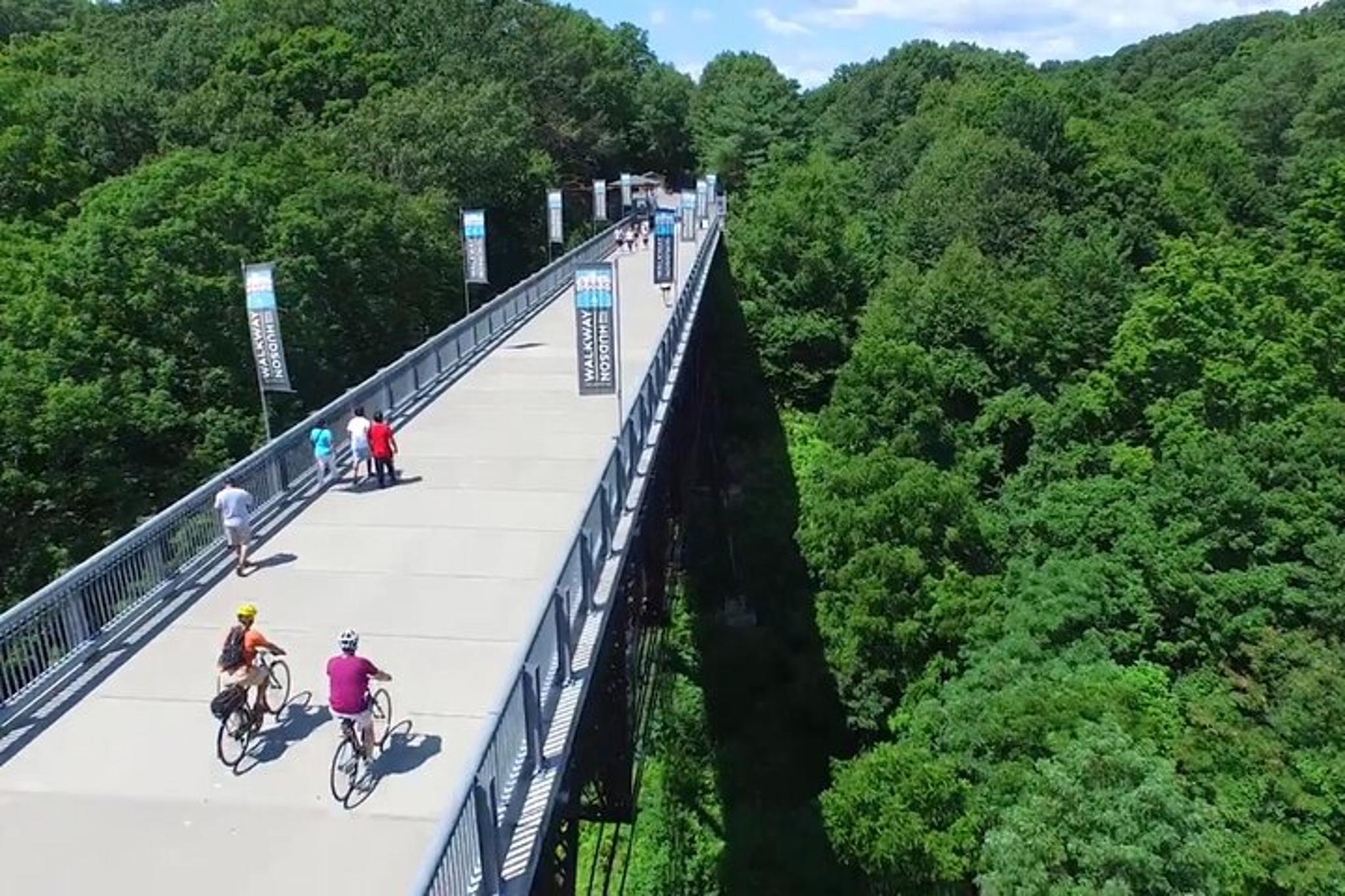 Hudson Valley Walkway and Winery Tour with Private Transport