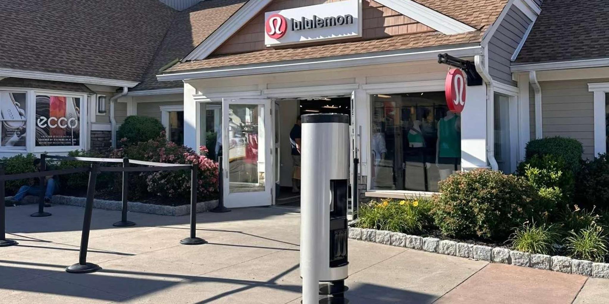 New York Private Transfer to Woodbury Common Outlets - Image 4