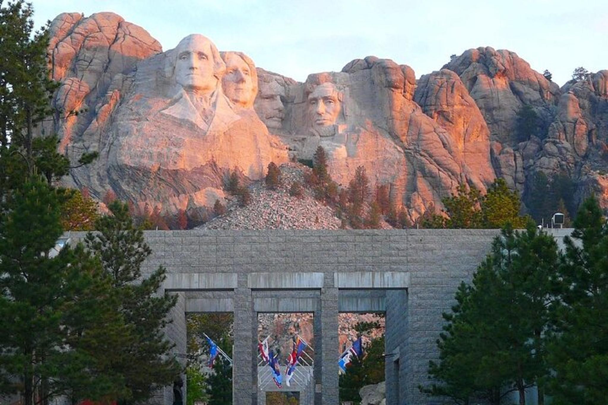 Mt Rushmore Tour with Crazy Horse and Needles - Image 1