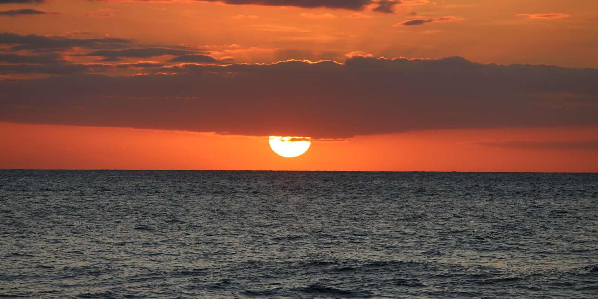 Maui Sunset Dinner Sail - Image 3