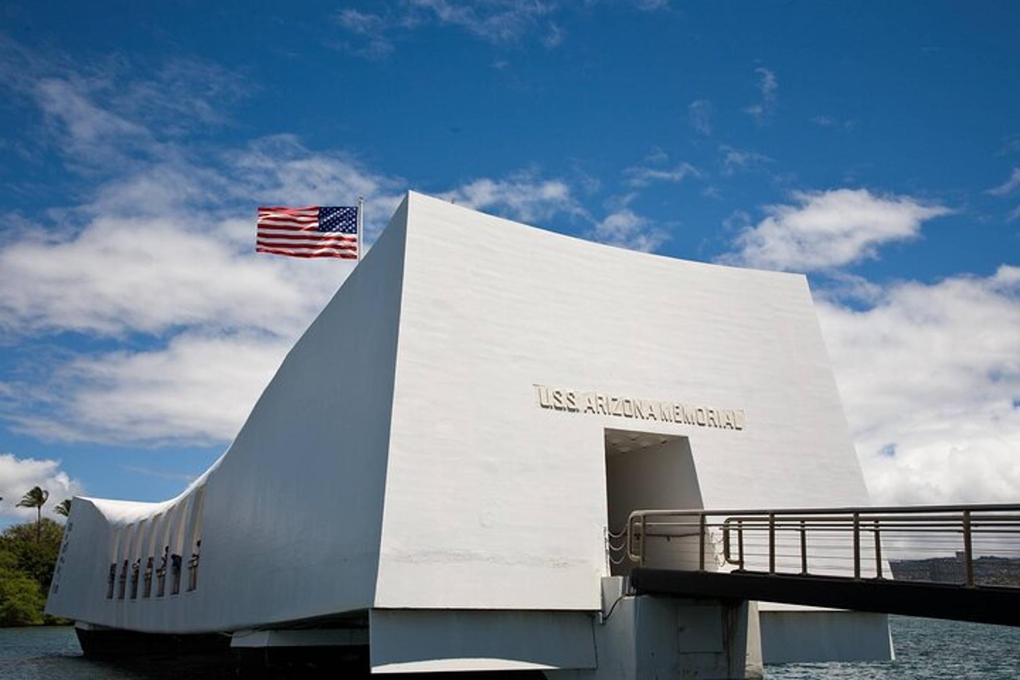Honolulu Pearl Harbor and City Tour - Image 3
