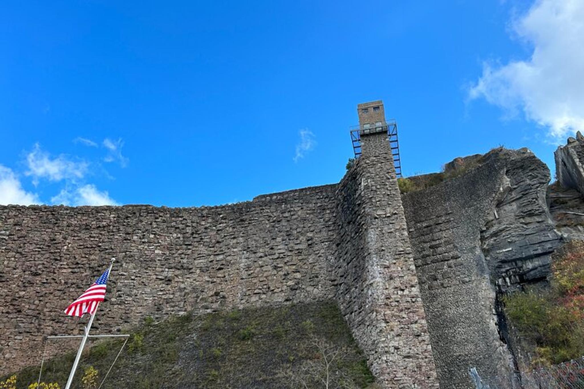 Niagara River Gorge Hiking Tour - Image 1