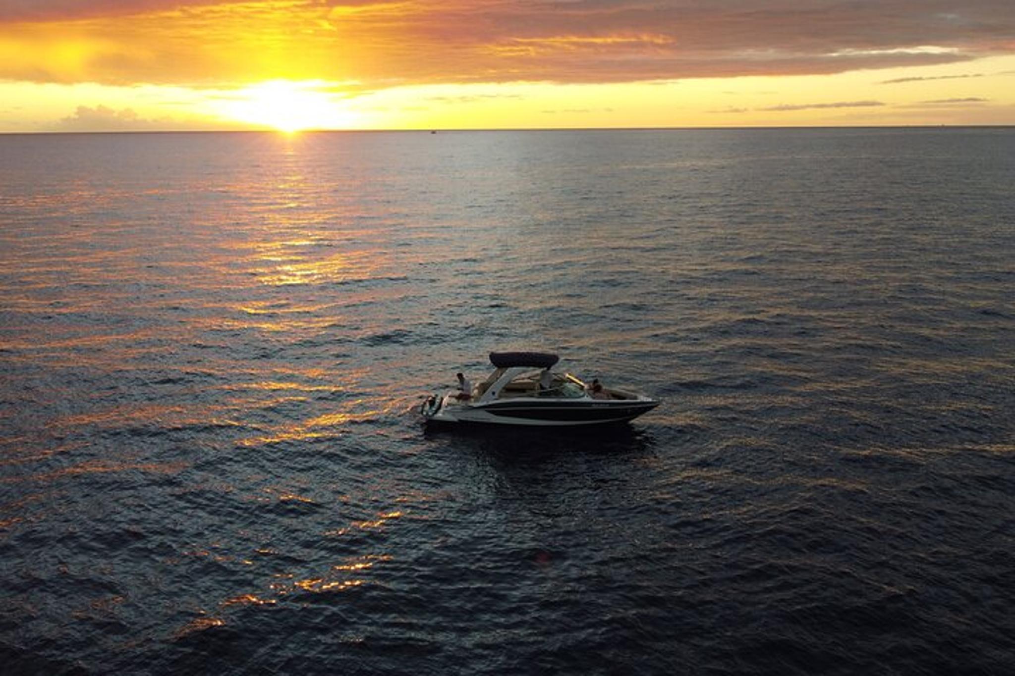 Kailua-Kona Sunset Cruise and Manta Night Snorkeling - Image 2