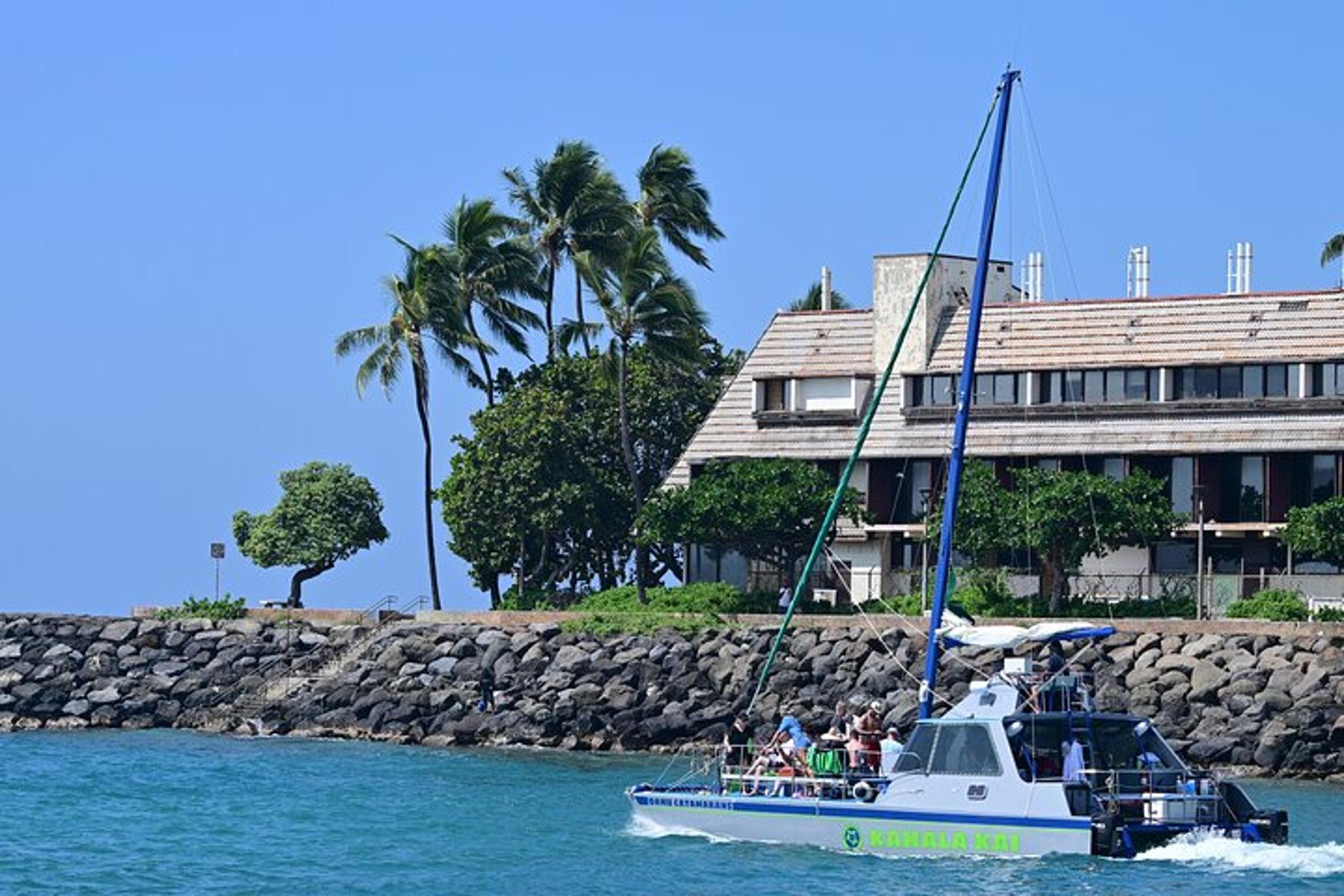 Oahu Catamaran Waikiki Sunset Cruise - Image 4