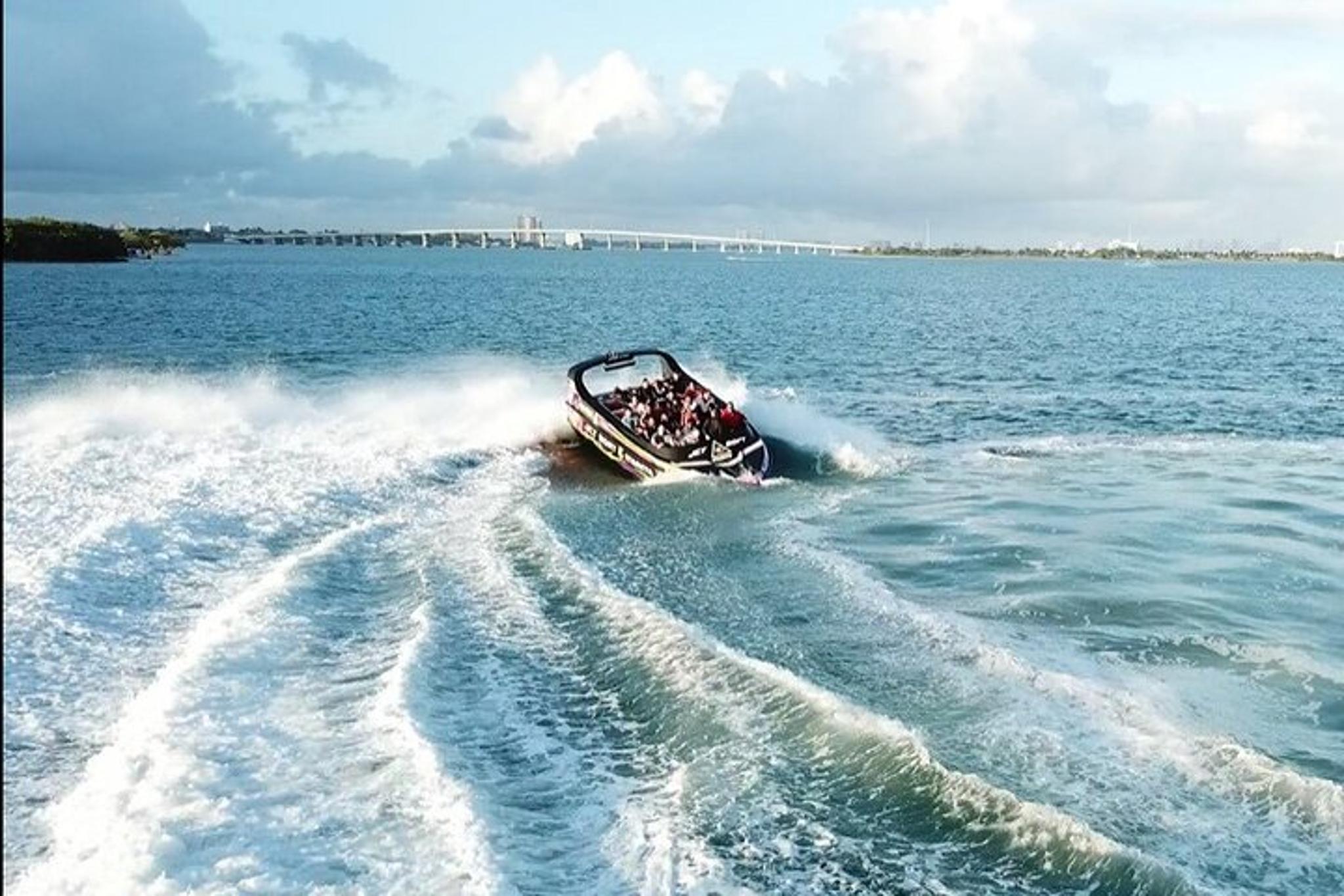 Miami Speed Boat Tour and Hard Rock Meal - Image 4