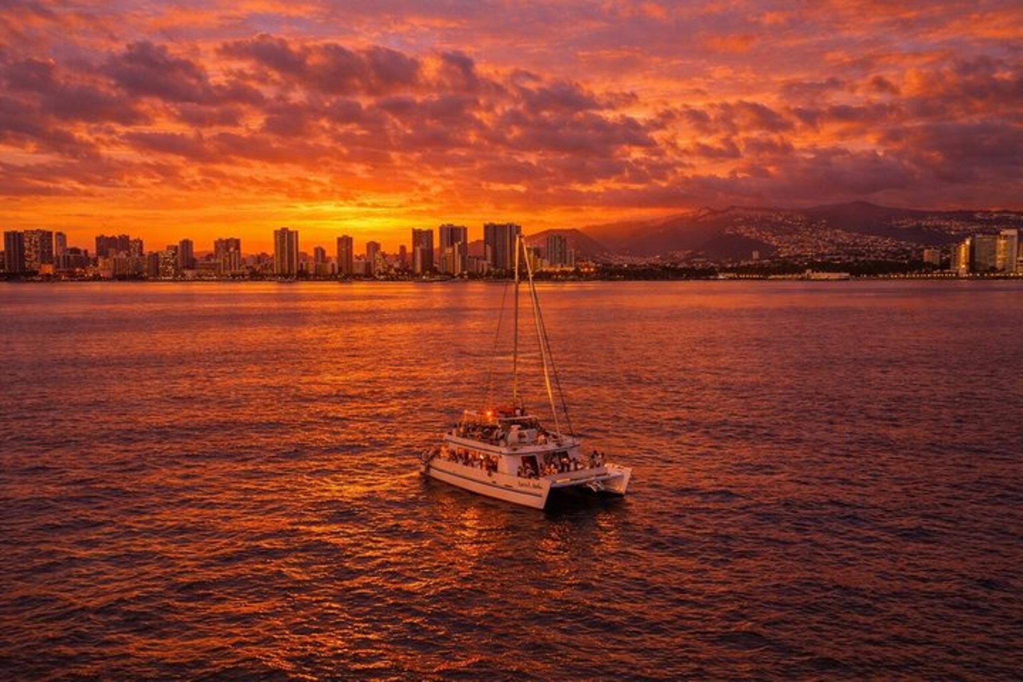 Waikiki Sunset Cruise - Image 4