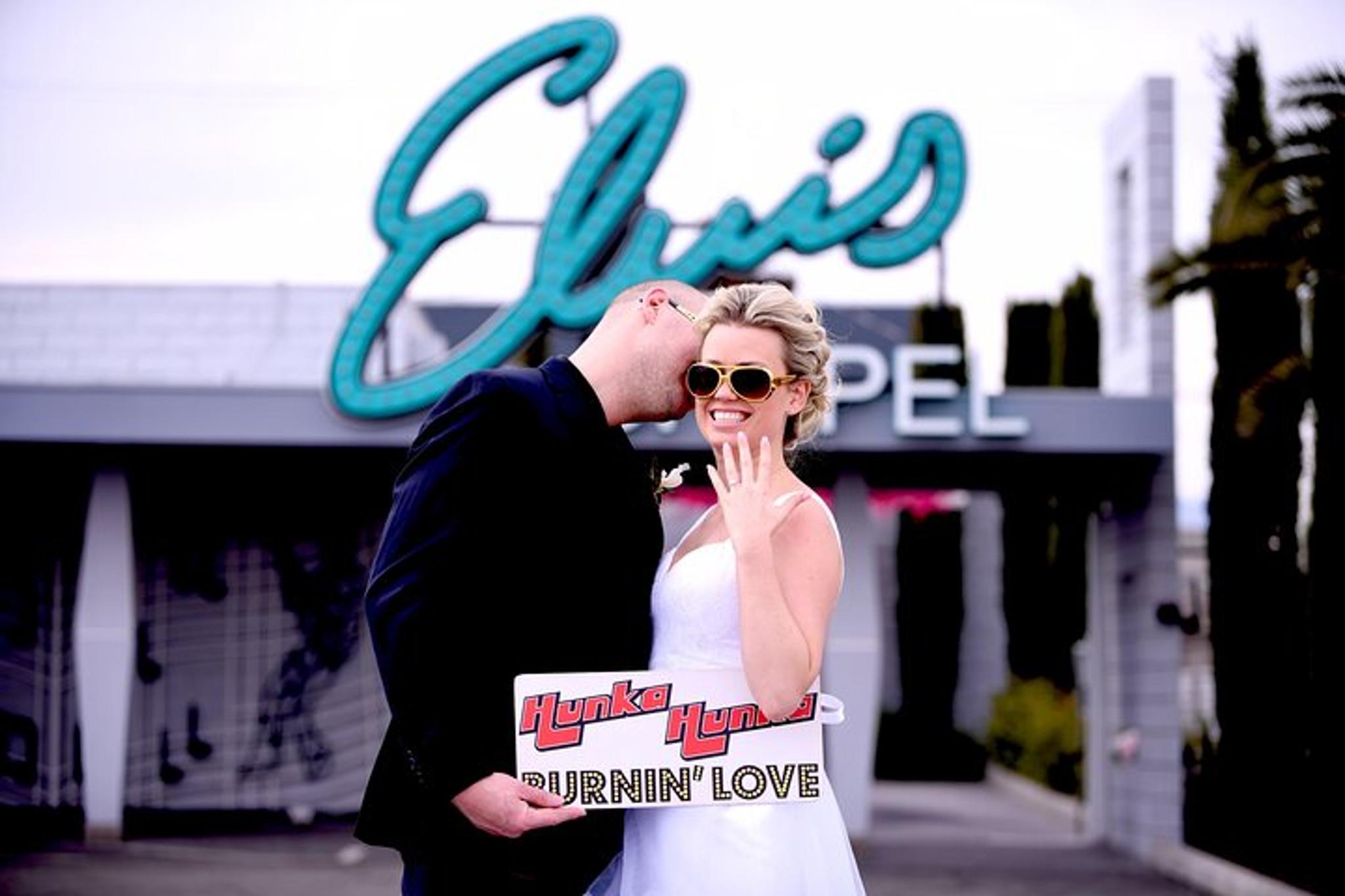 Las Vegas Elvis Chapel Wedding and Vow Renewal 1 hr - Image 4