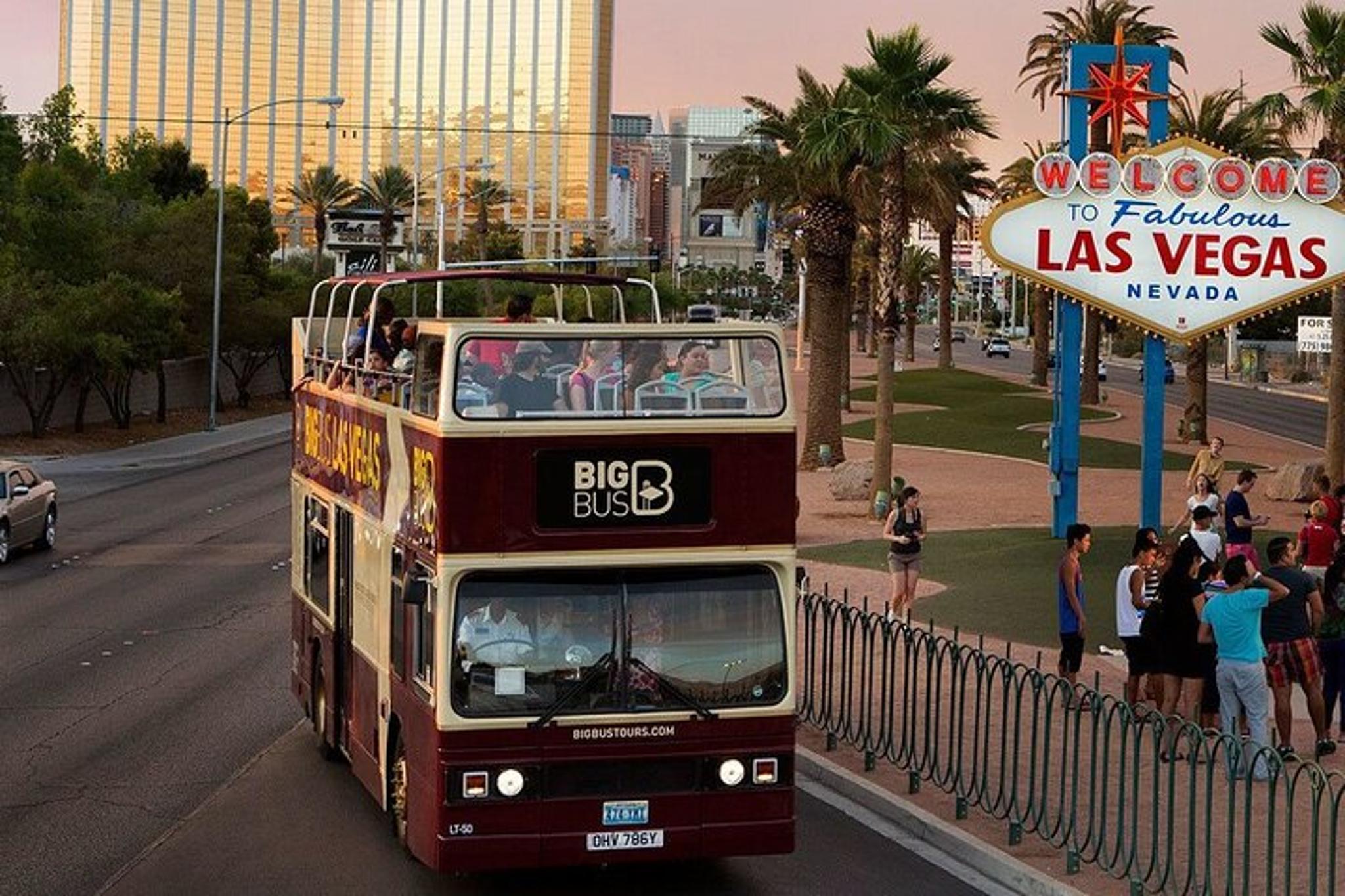 Las Vegas Madame Tussauds, Bus & High Roller Combo - Image 6