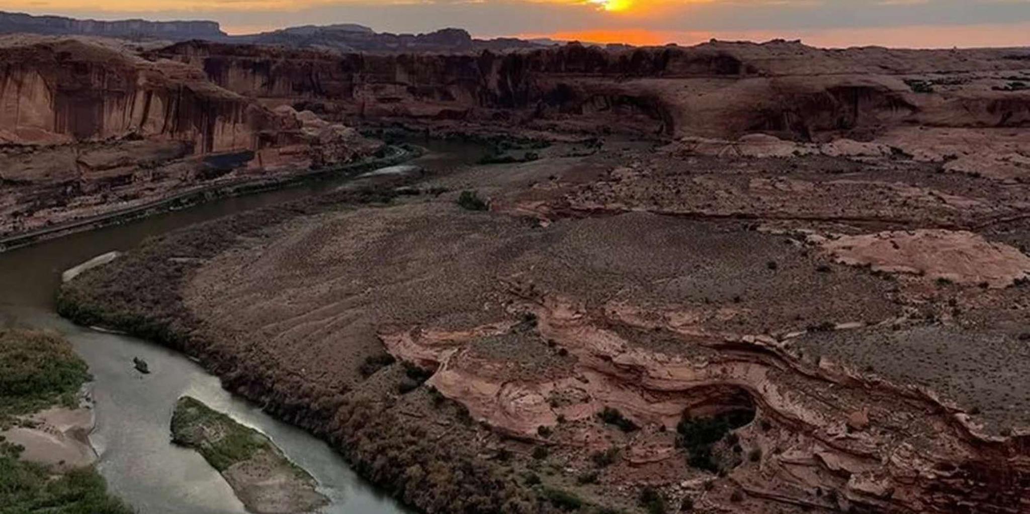 Moab 4x4 Adventure Tour on Hell's Revenge - Image 6