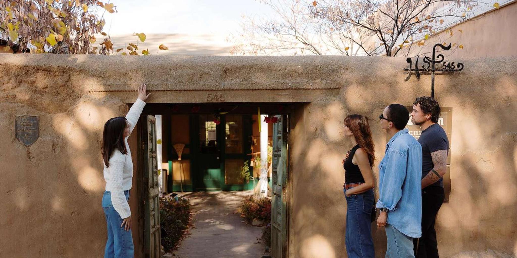 Santa Fe Canyon Road Art & History Walking Tour 2 hr - Image 3