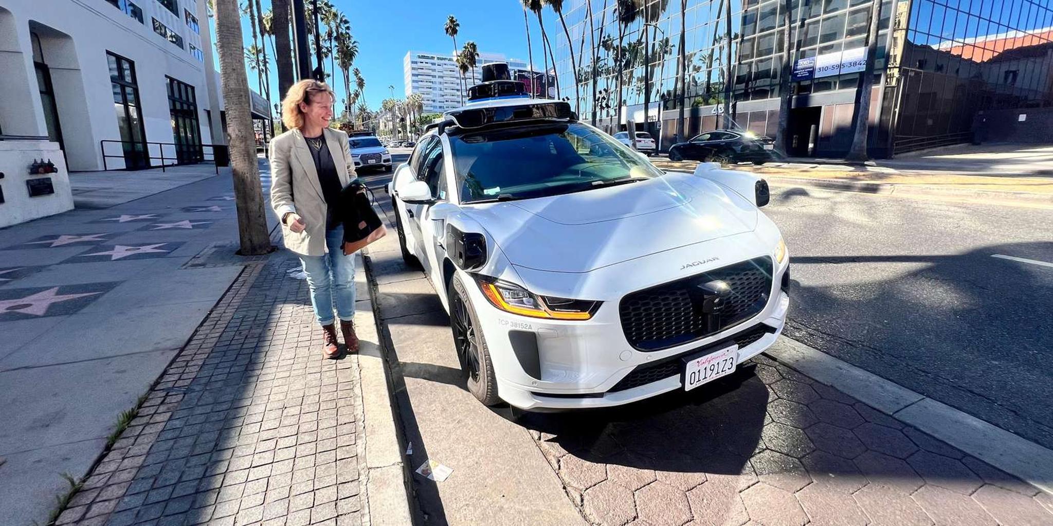 Los Angeles Self-Driving Car Experience - Image 4