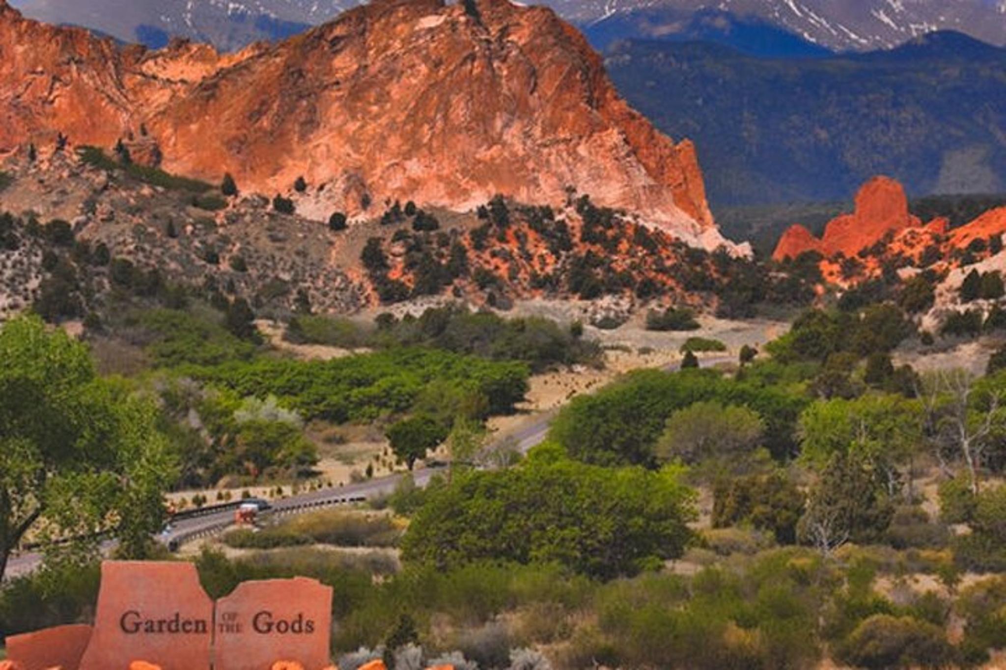 Colorado Springs Guided Bus Tour to Pikes Peak - Image 4