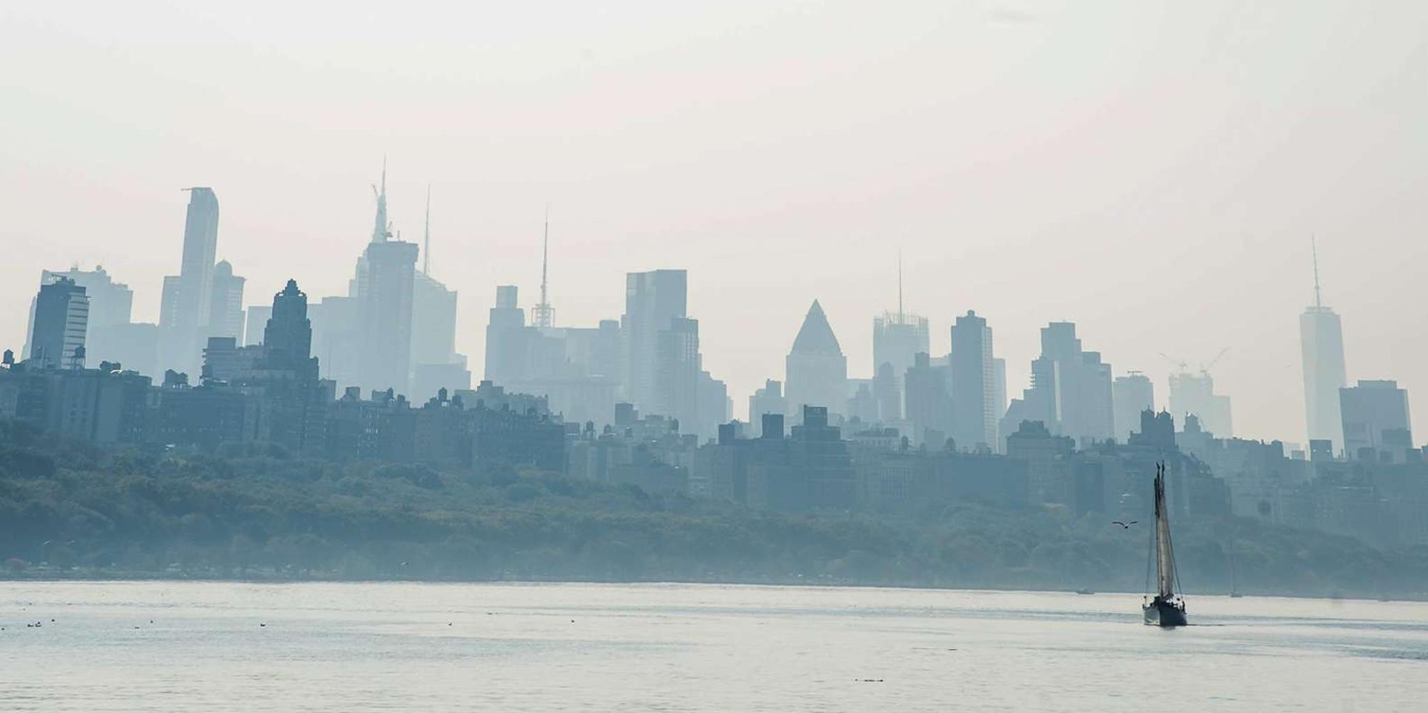 New York City Yacht Tour at Fall Foliage - Image 5