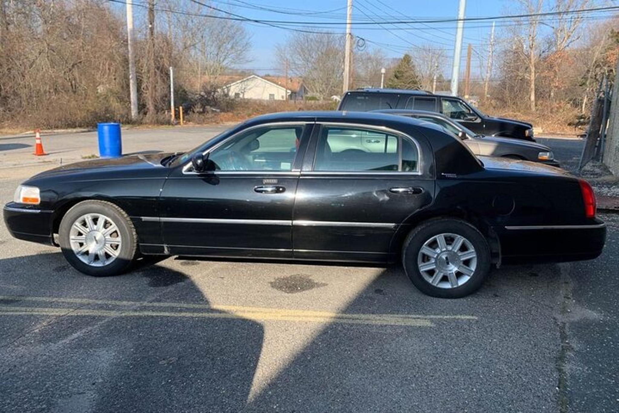 New York City Private Transfer to LGA - Image 3