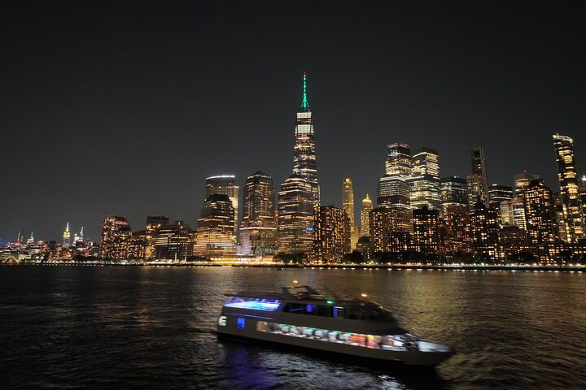 New York City New Year's Eve Yacht Dinner Cruise - Image 2