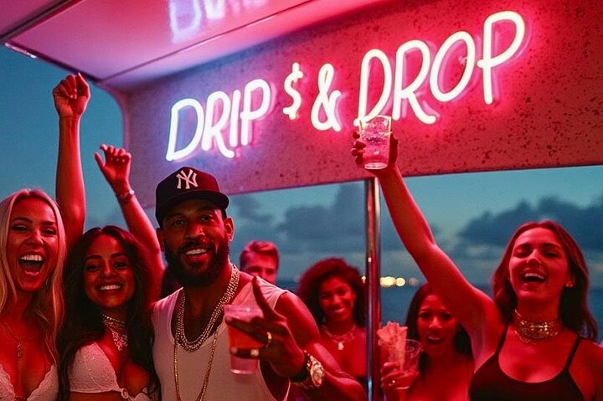 Miami Hip-Hop Yacht Party with Open Bar 3 hr - Image 5