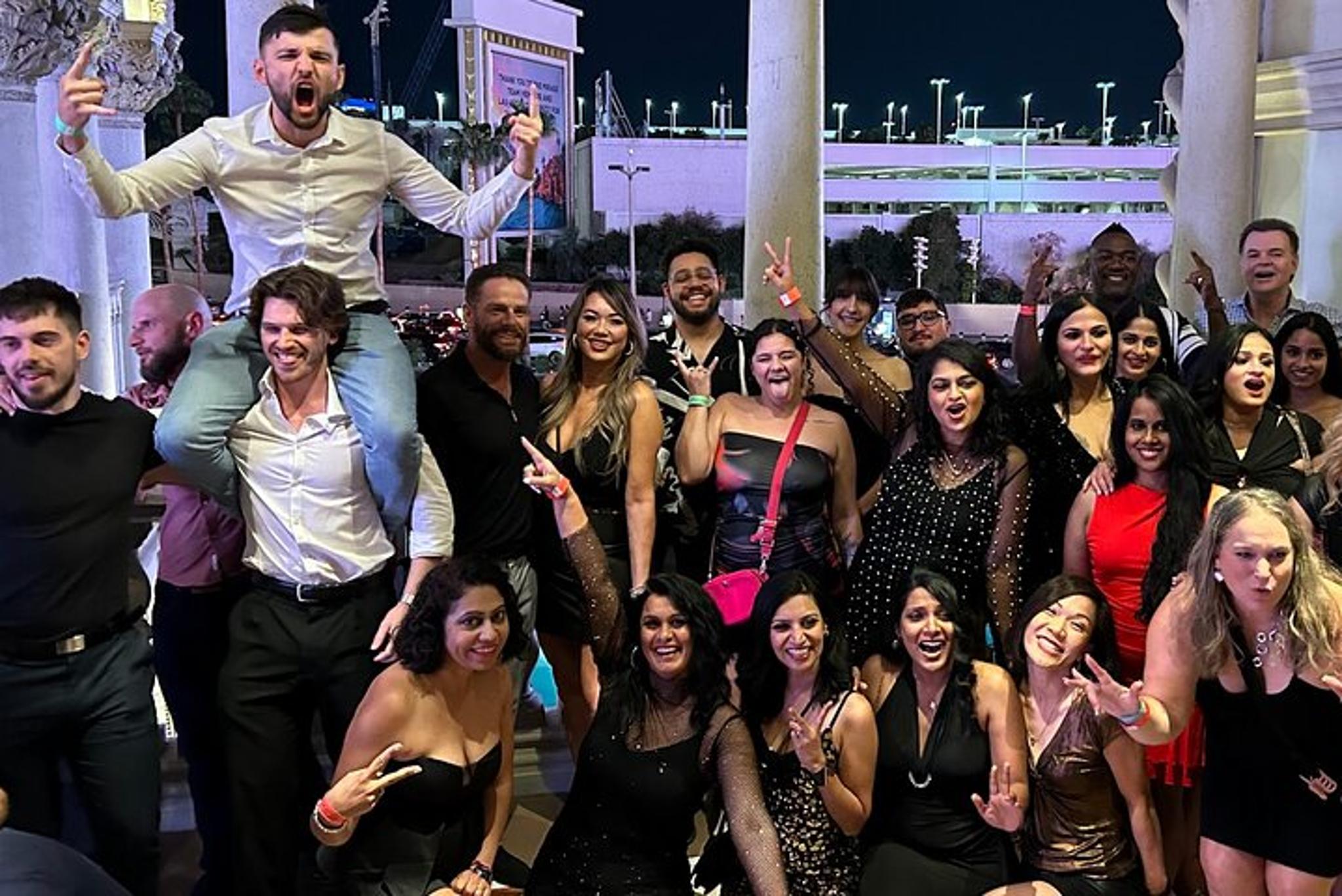 Las Vegas Club Crawl Party Bus Tour - Image 5