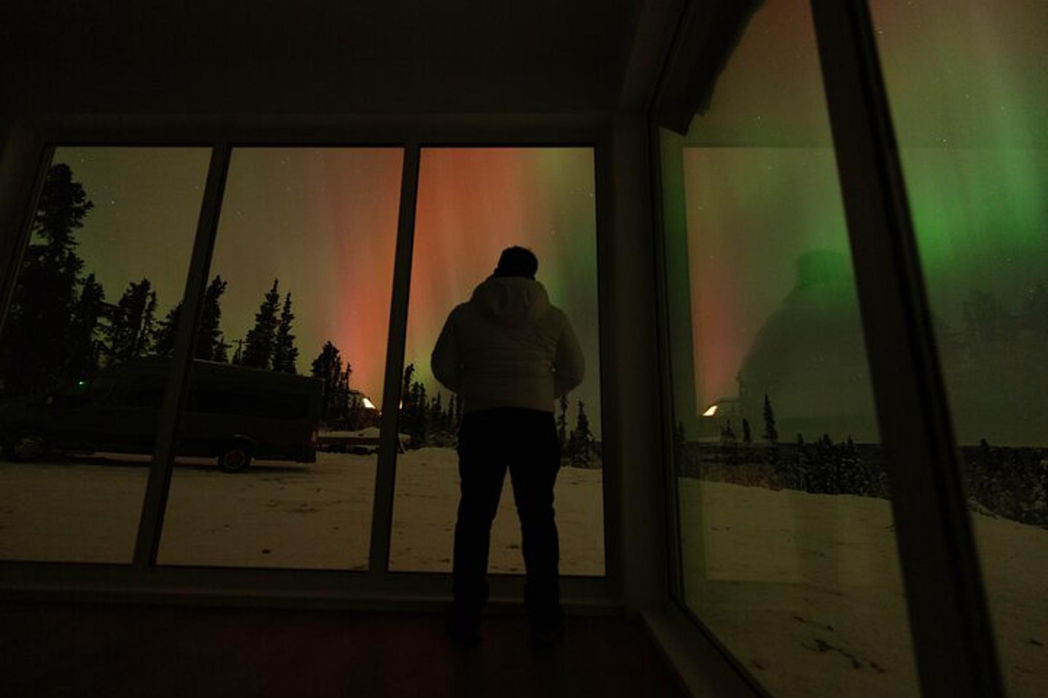 Fairbanks Northern Lights Glass House Experience - Image 3