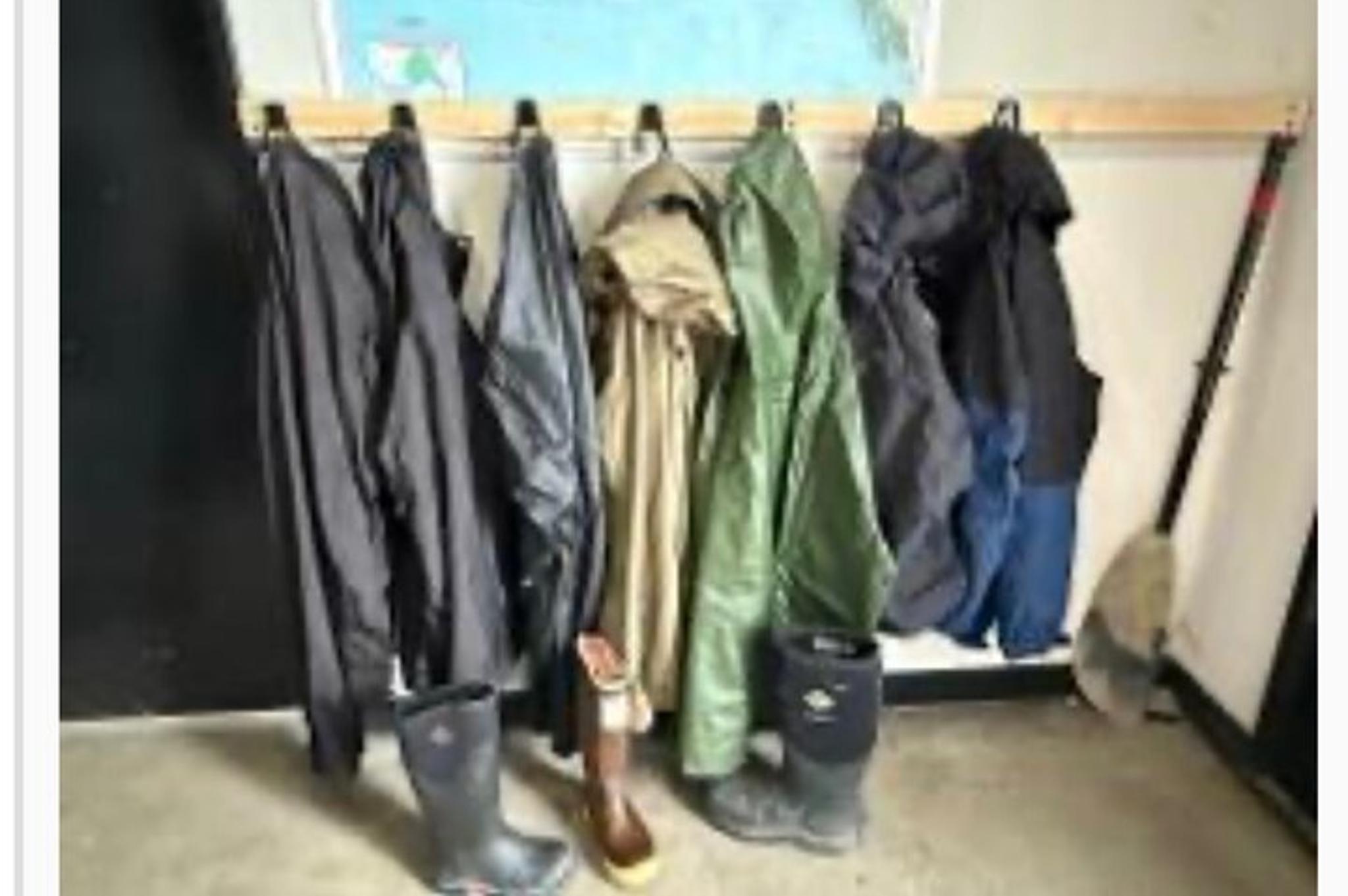 Anchorage Rain Gear Rental - Image 5