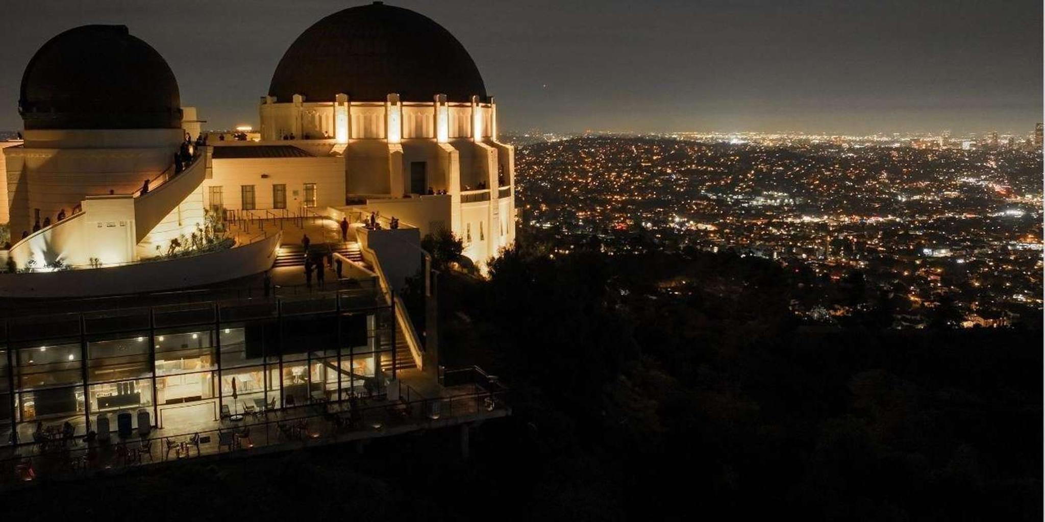 Los Angeles Hollywood Night Tour with Dinner & Comedy Show - Image 5