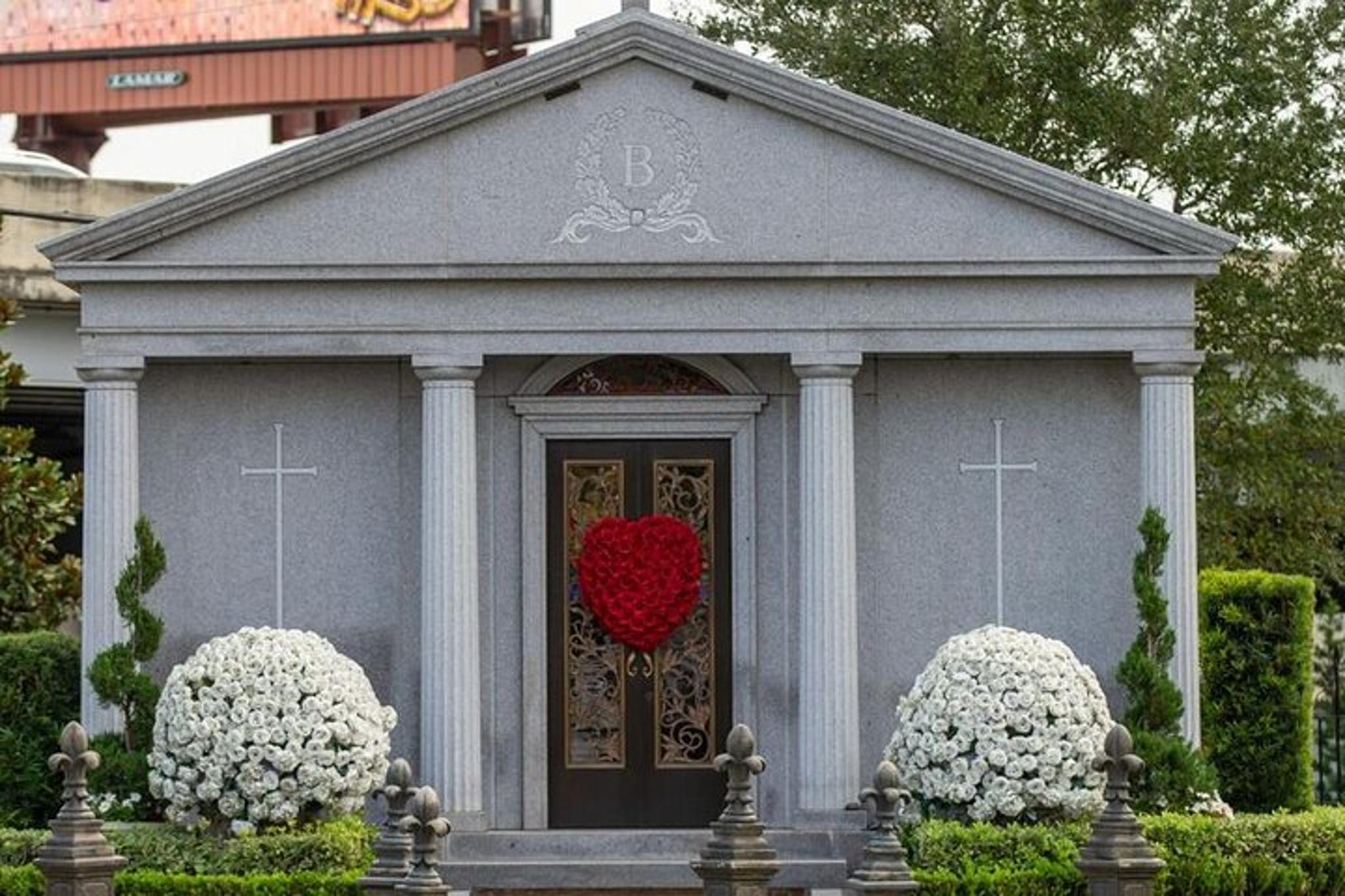 New Orleans Metairie Cemetery Walking Tour 90 min - Image 5