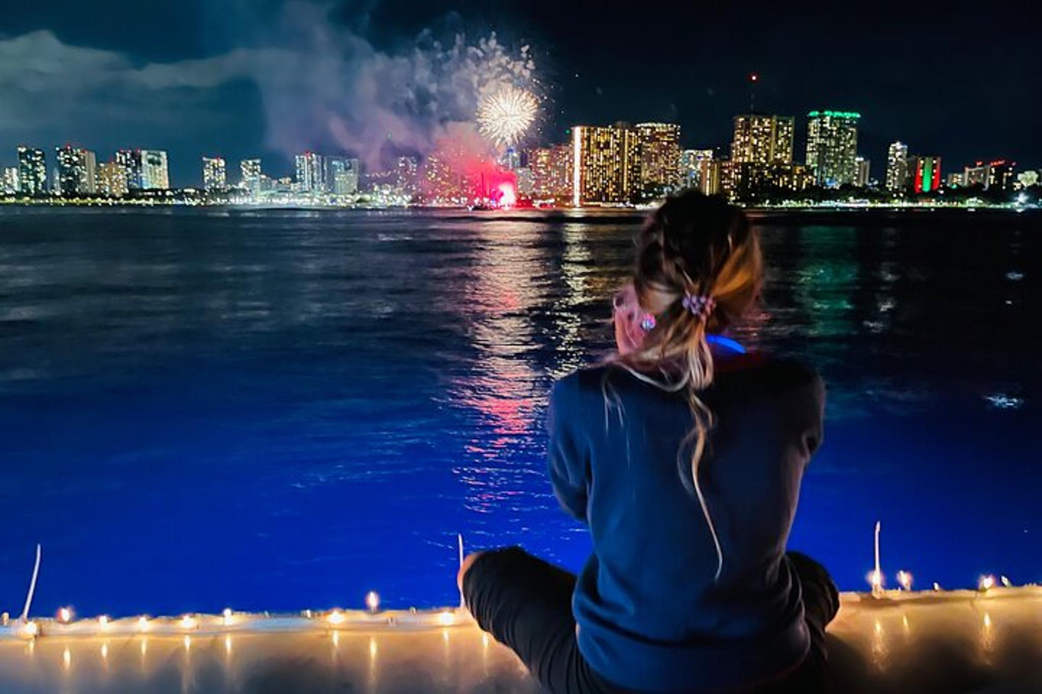 Waikiki Fireworks Boat Cruise - Image 3