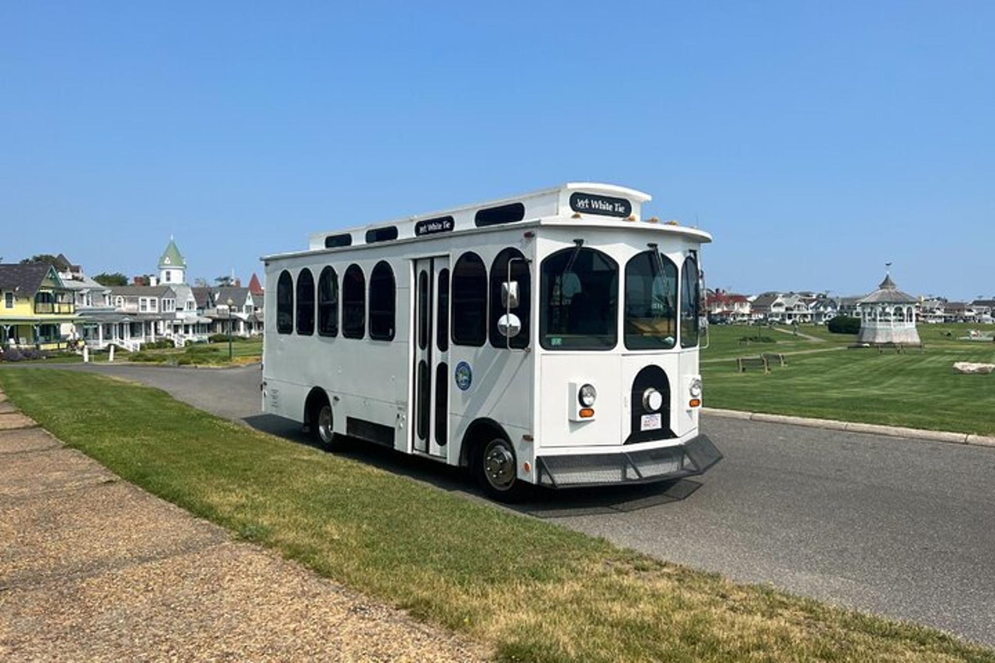 Martha's Vineyard Bus Tour - Image 3