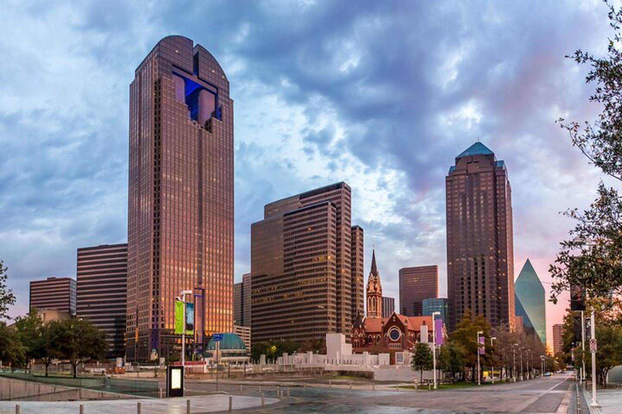 Dallas Romantic Stroll - Image 6
