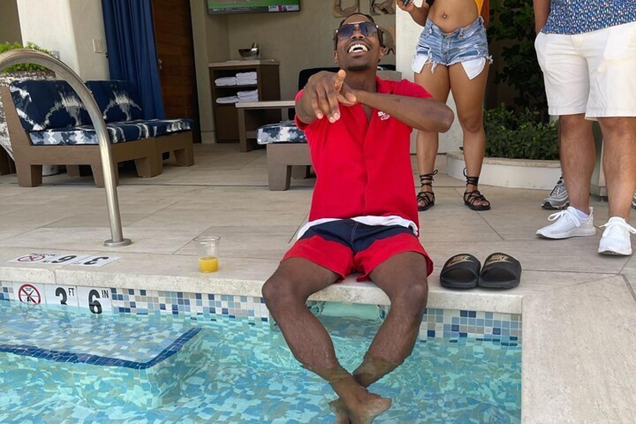 Las Vegas Fremont Street Bar Crawl - Image 6