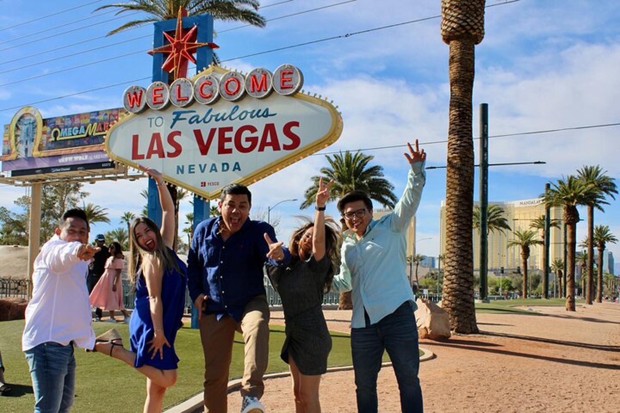 Las Vegas Limo Tour with Champagne 2.5 hr - Image 1