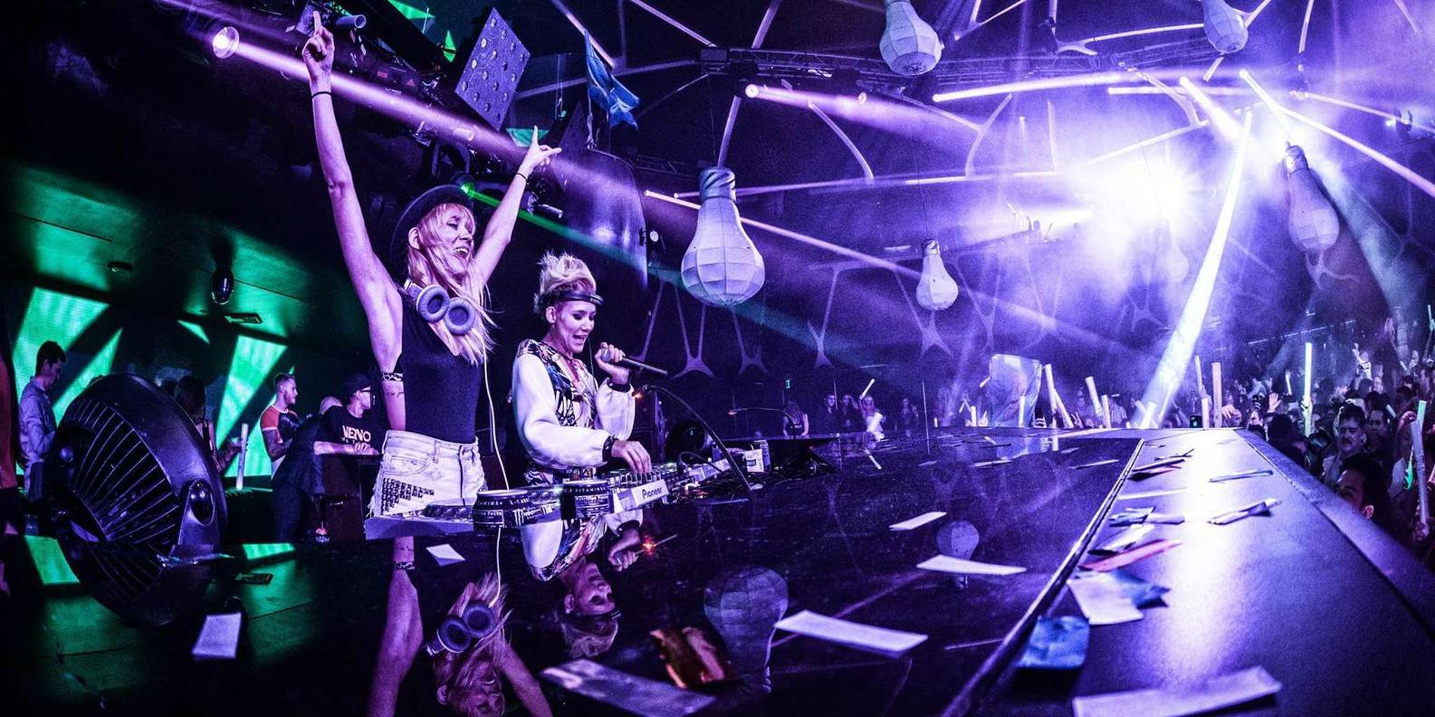 Las Vegas Club Crawl with Party Bus Experience - Image 1