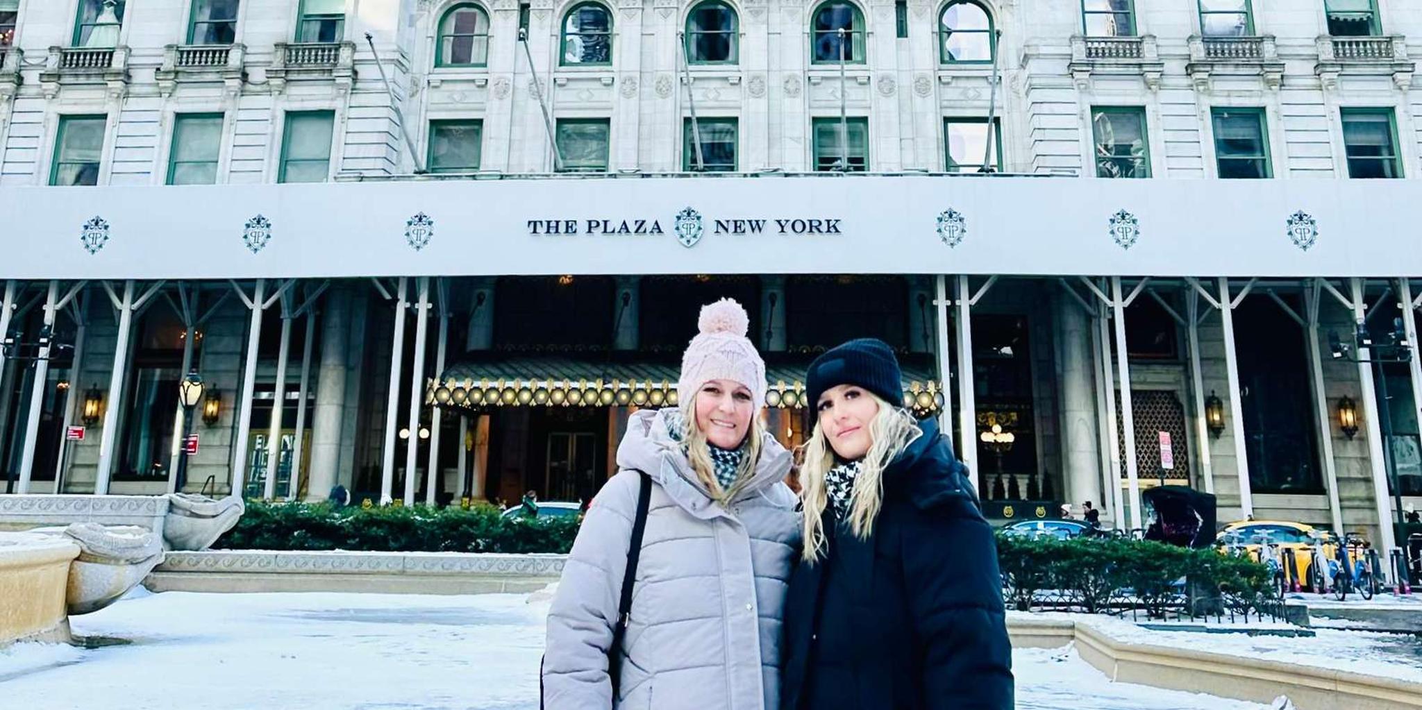 New York City Home Alone 2 and Elf Tour in Central Park - Image 3