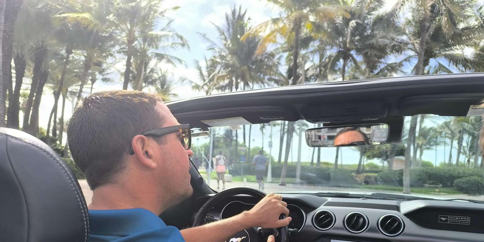 Miami Convertible Mustang Private Tour in French 3 hr - Image 1