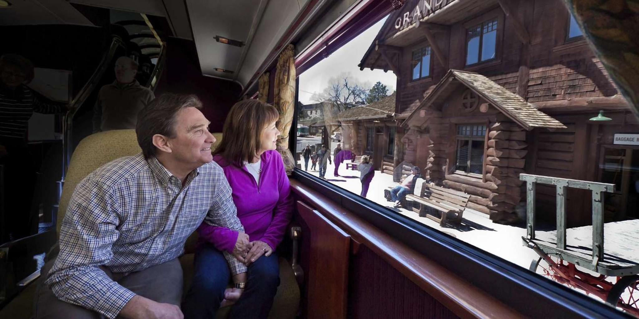 Las Vegas Grand Canyon Railway and Bearizona 2-Day Tour