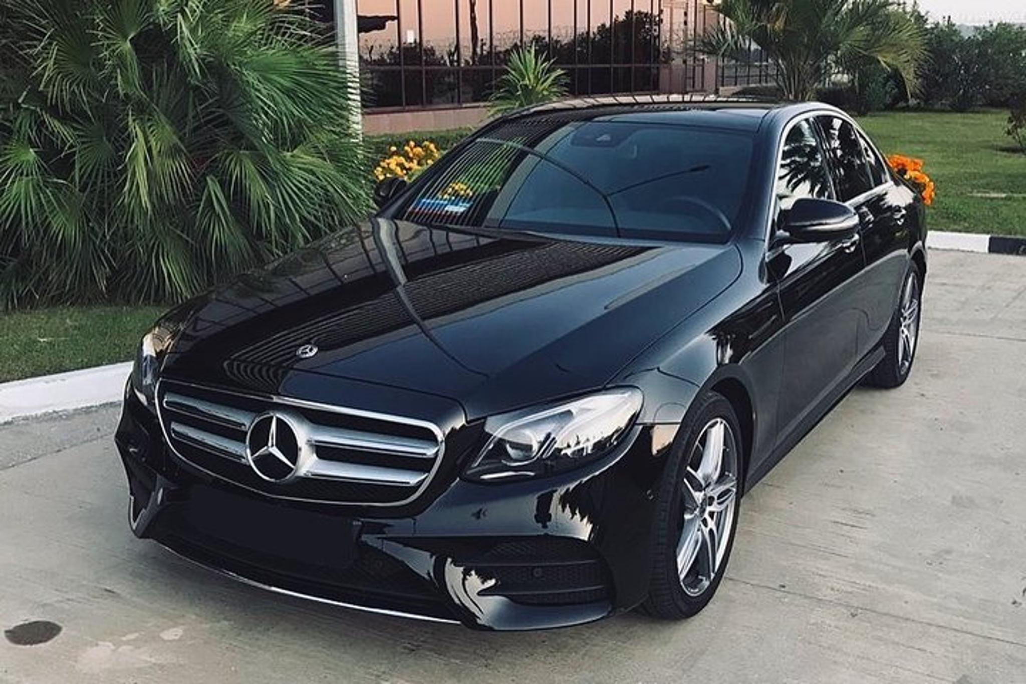 Los Angeles Airport Transfer in Business Car - Image 2