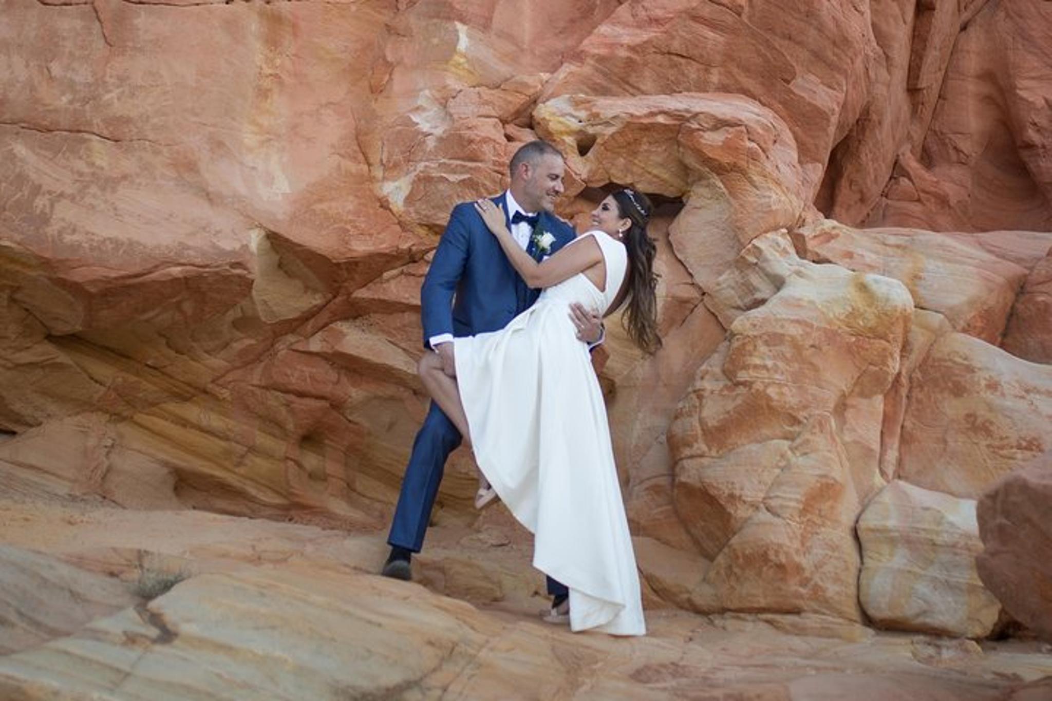 Las Vegas Valley of Fire Wedding by Limousine - Image 3