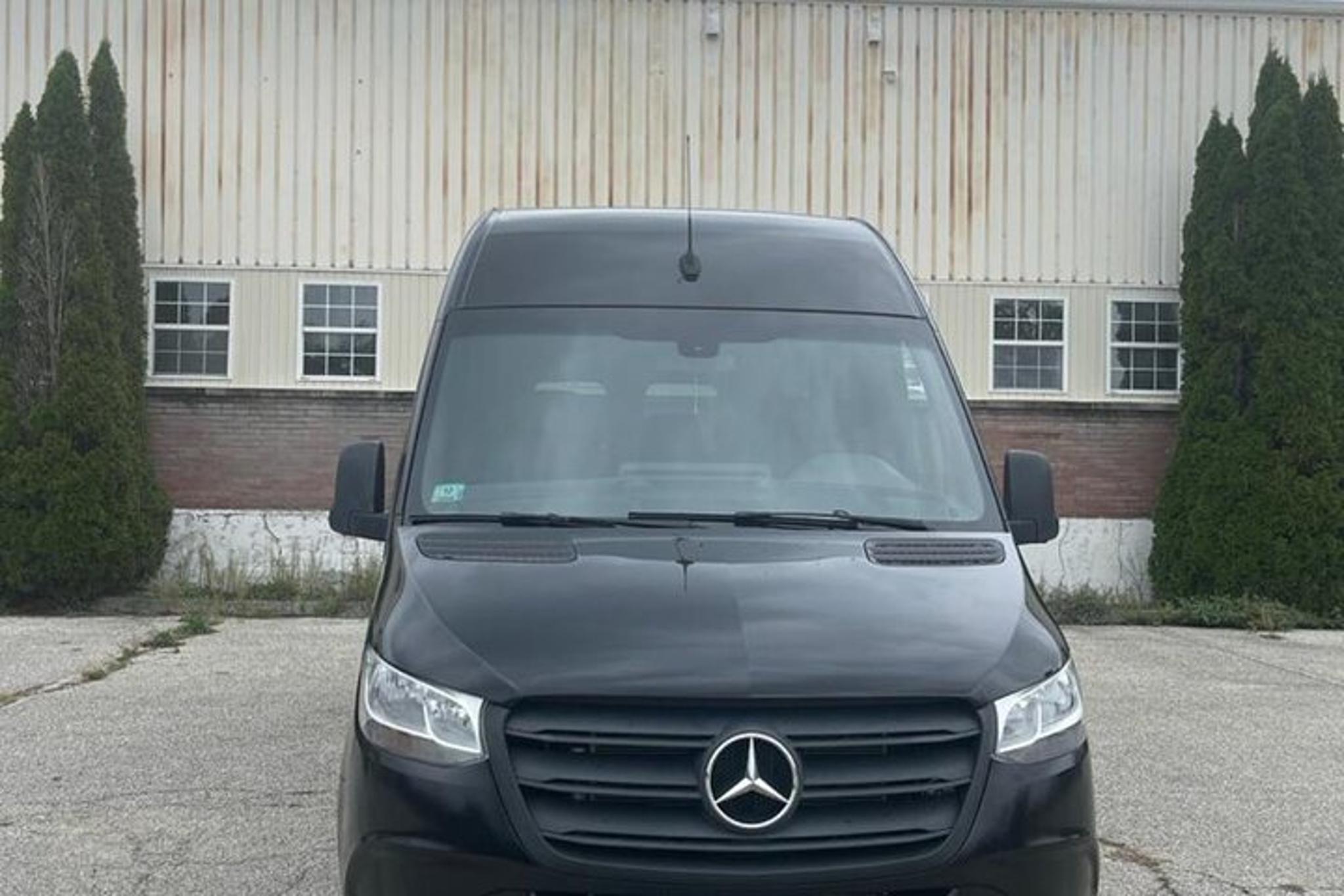 New York Airport Transfer in Luxury Van