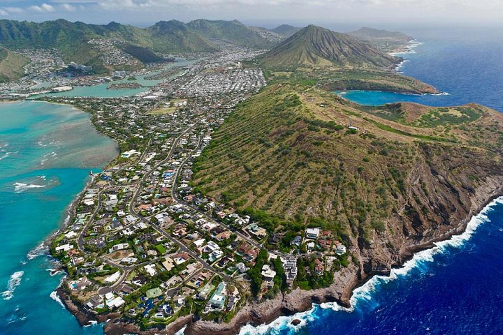 Honolulu Private Helicopter Tour: All Window Seats 1 hr - Image 2