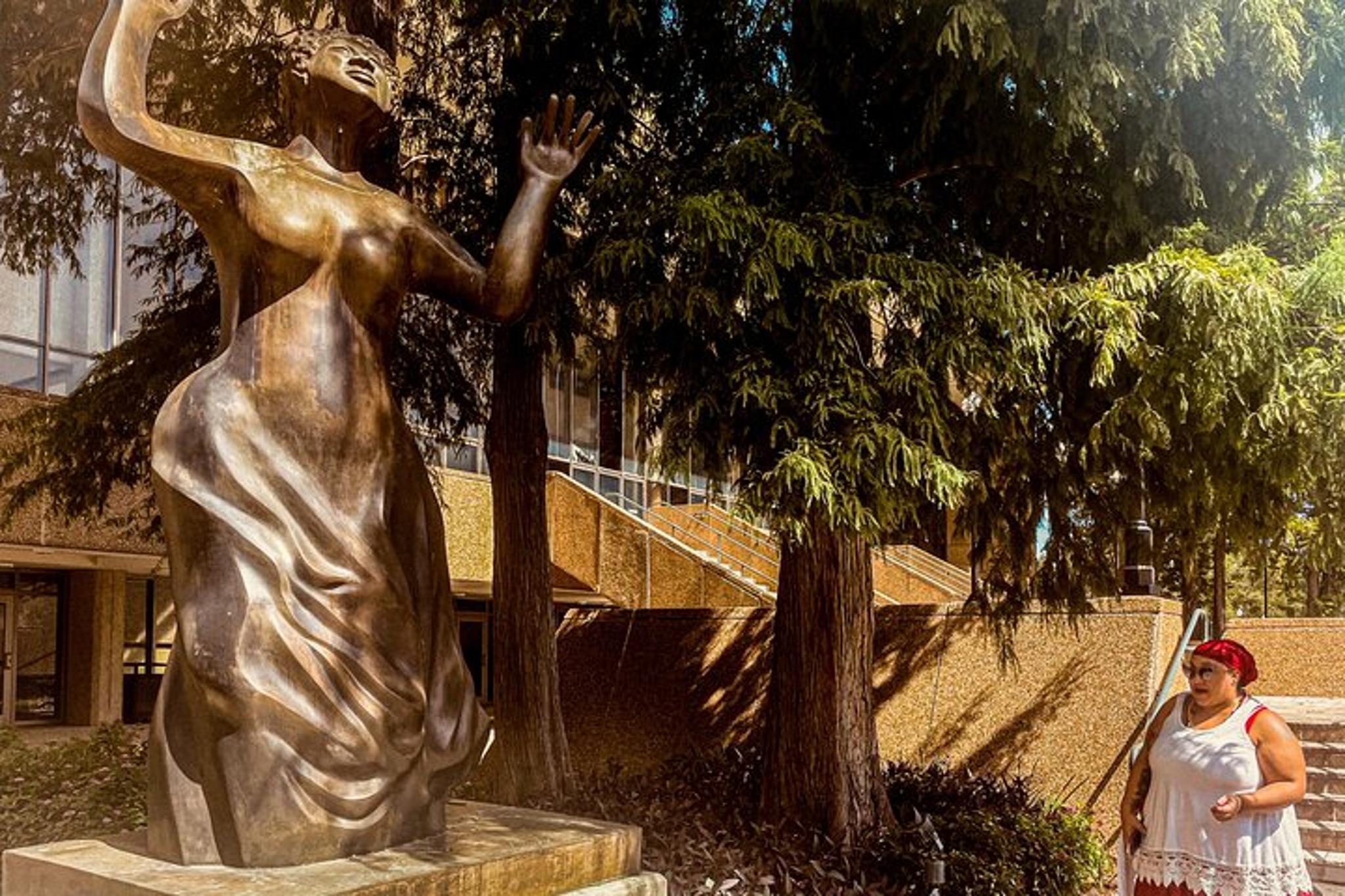 New Orleans Voodoo Walking Tour with High Priestess - Image 4