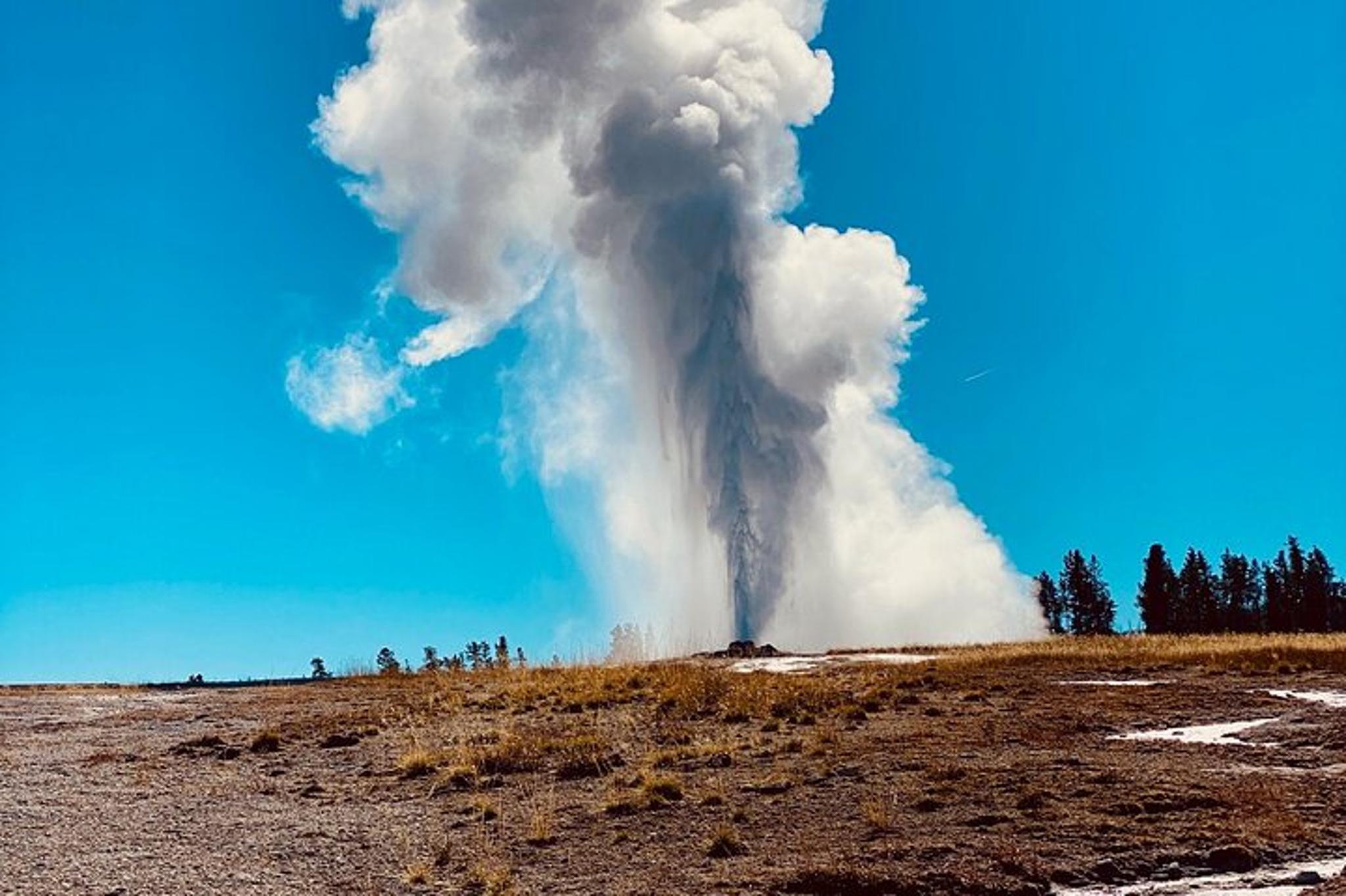 Yellowstone National Park Lower Loop Tour - Image 2