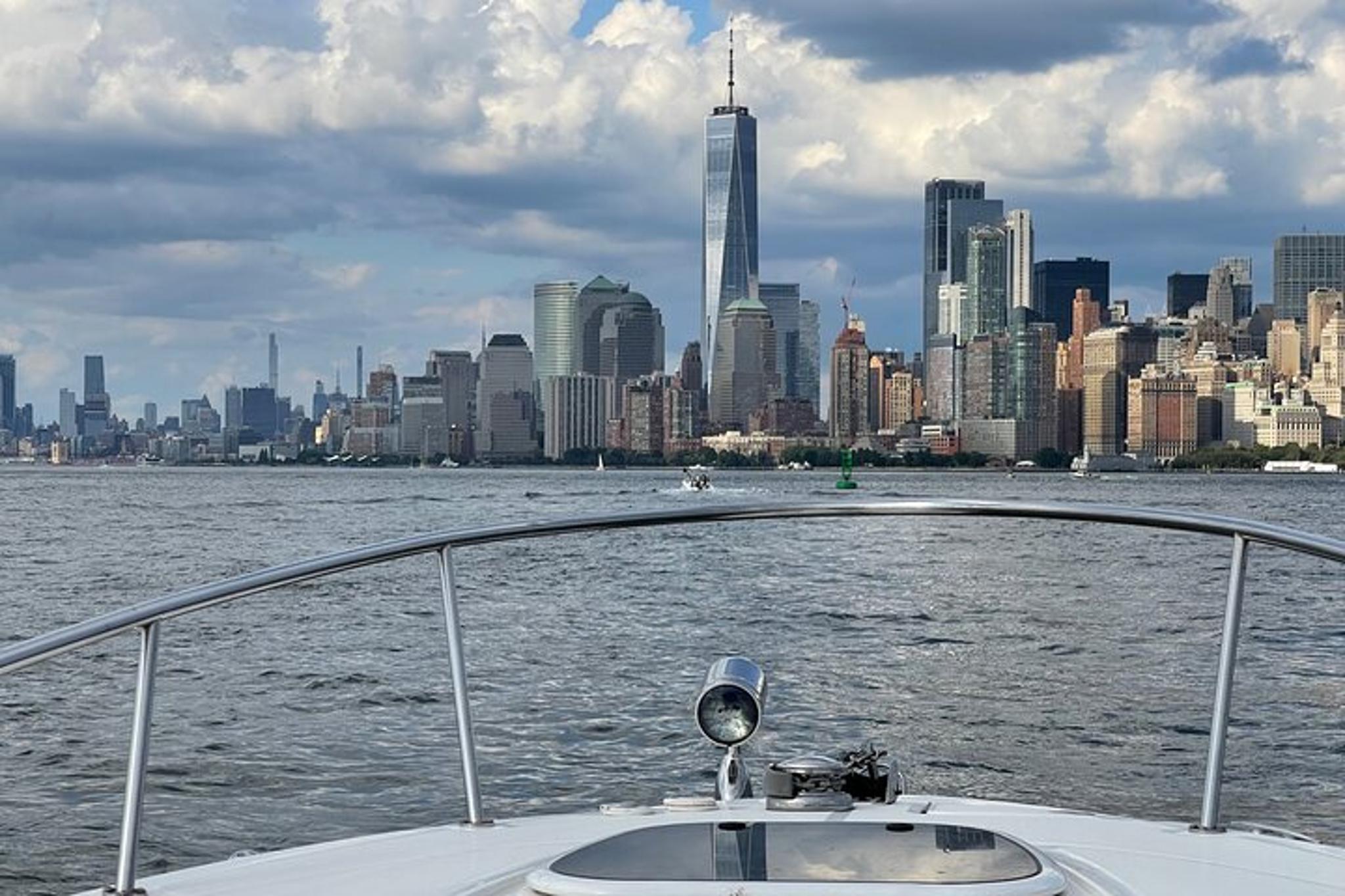 New York City Private Boat Tour 1 Hour - Image 5
