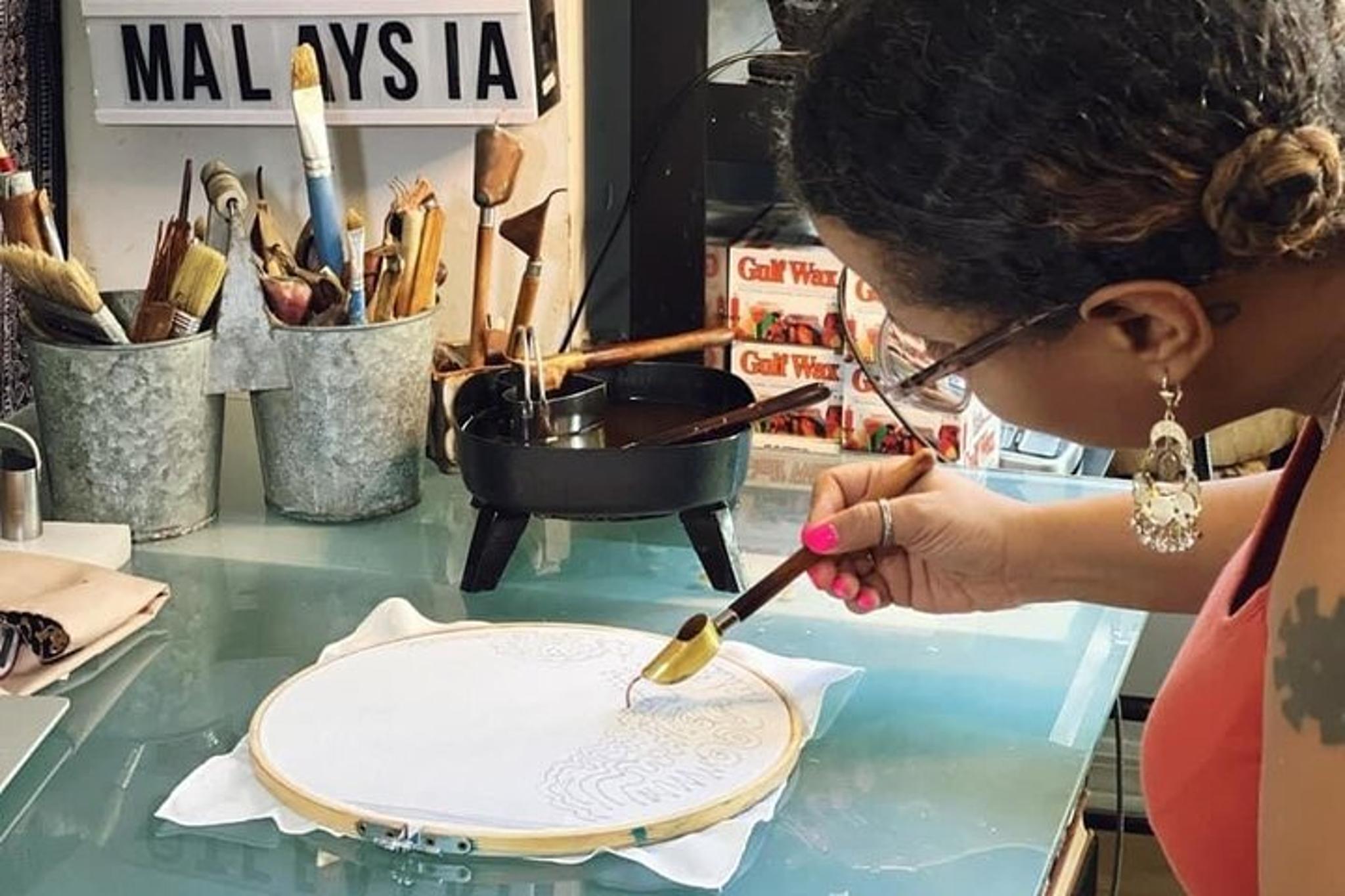 Miami Batik Art Experience with Malaysian Artist - Image 5