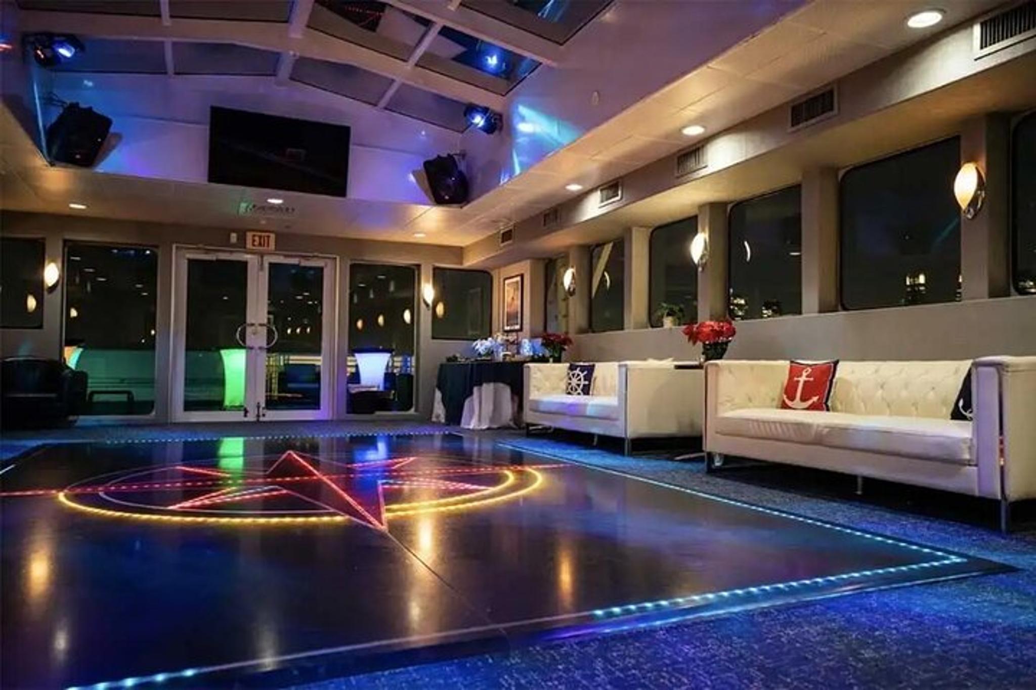 New York City Fireworks Cruise Aboard Cloud 9 Yacht - Image 3